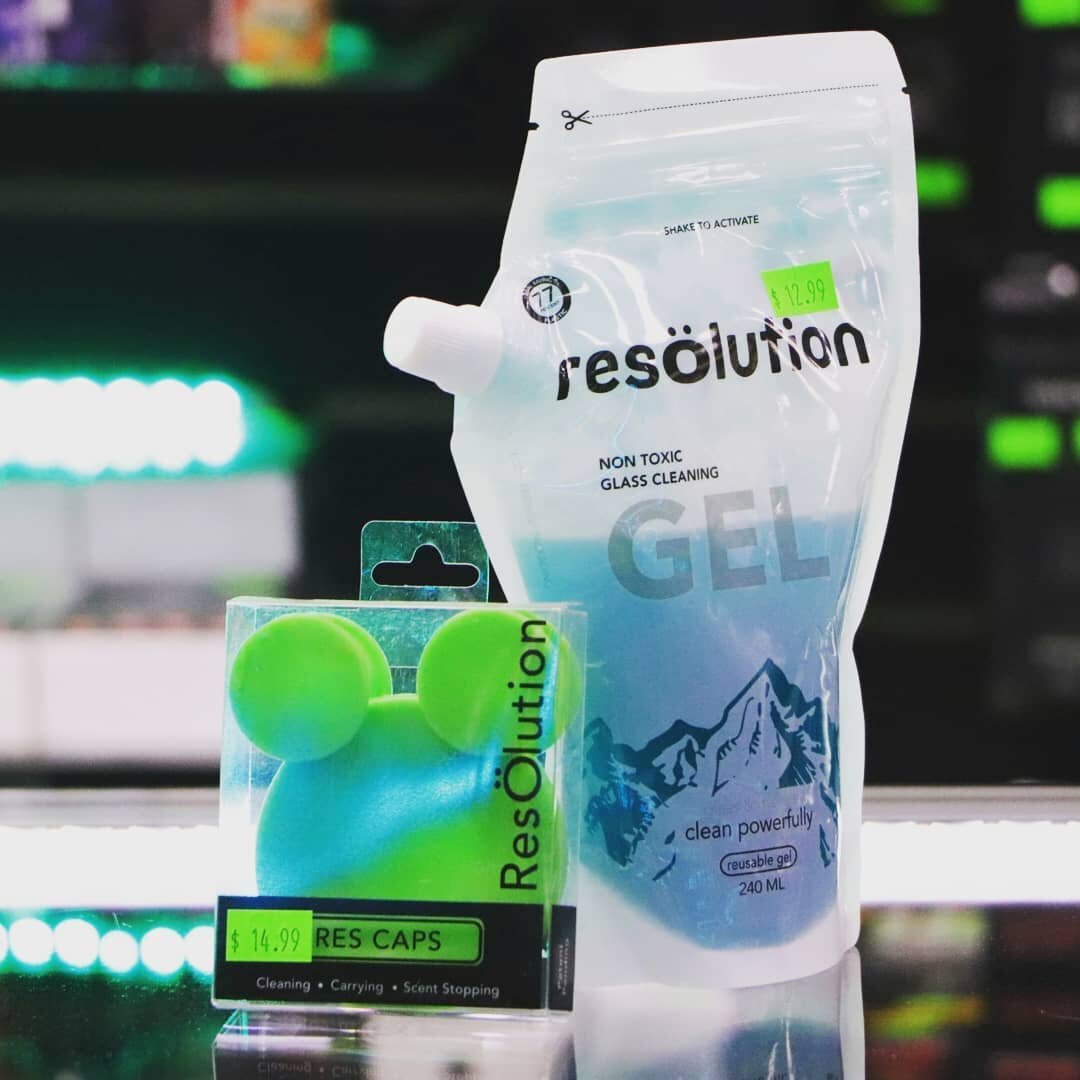 Res&ouml;lution Res Caps and Cleaning Gel

Got a metal or glass water pipe that could use a proper cleaning? Pour in some cleaning gel, pop on your res caps, &amp; give it a good shake. Wait a little while, then rinse with warm water. Just like that,