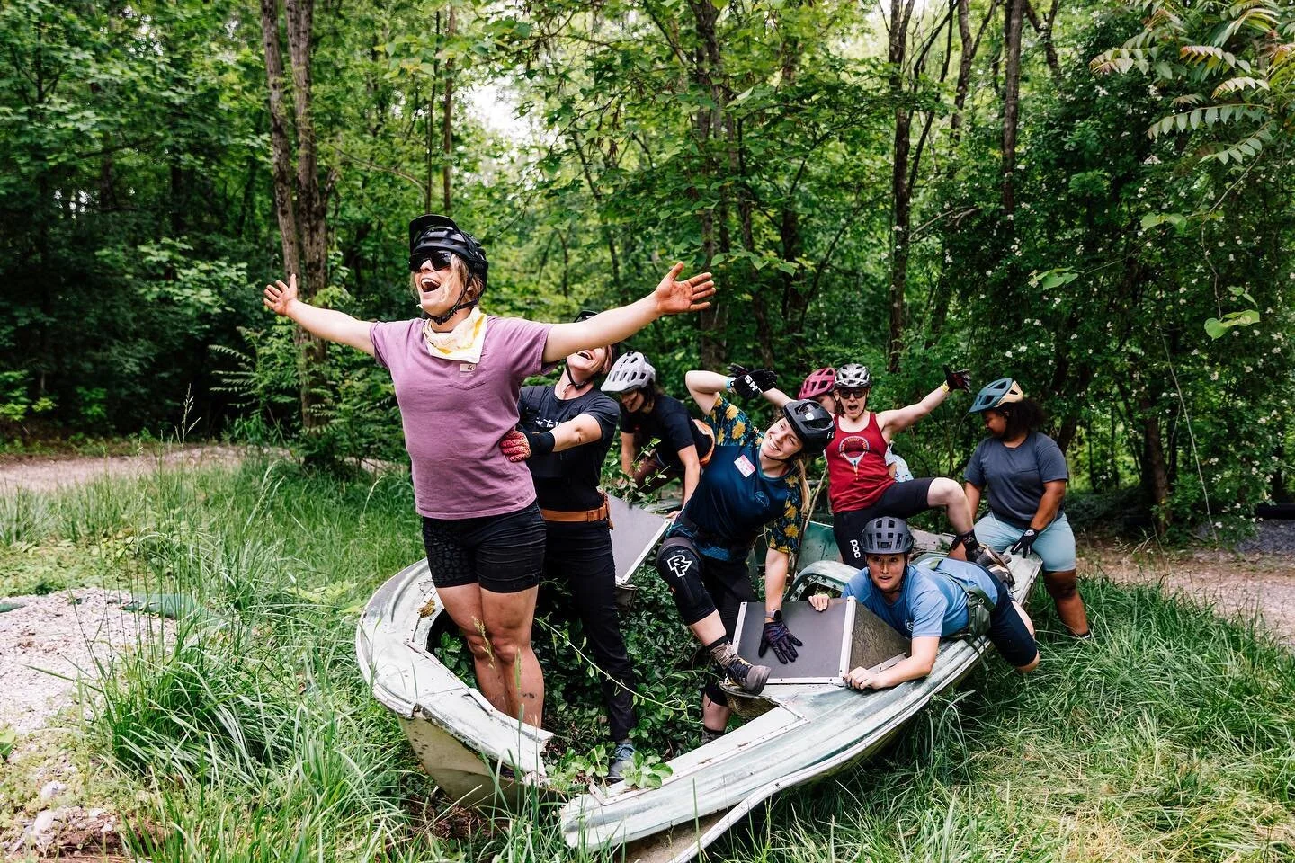 Charting a course to Shovel &spades;️ Shred presented by @redbullusa . Can&rsquo;t flippin wait to keep the party rolling up in Darrington this weekend with some of my favorite hoomans. 🐬👩&zwj;✈️⛵️

📸: @_katielo from @thisisroam 

#mtbgirls #mtbgi