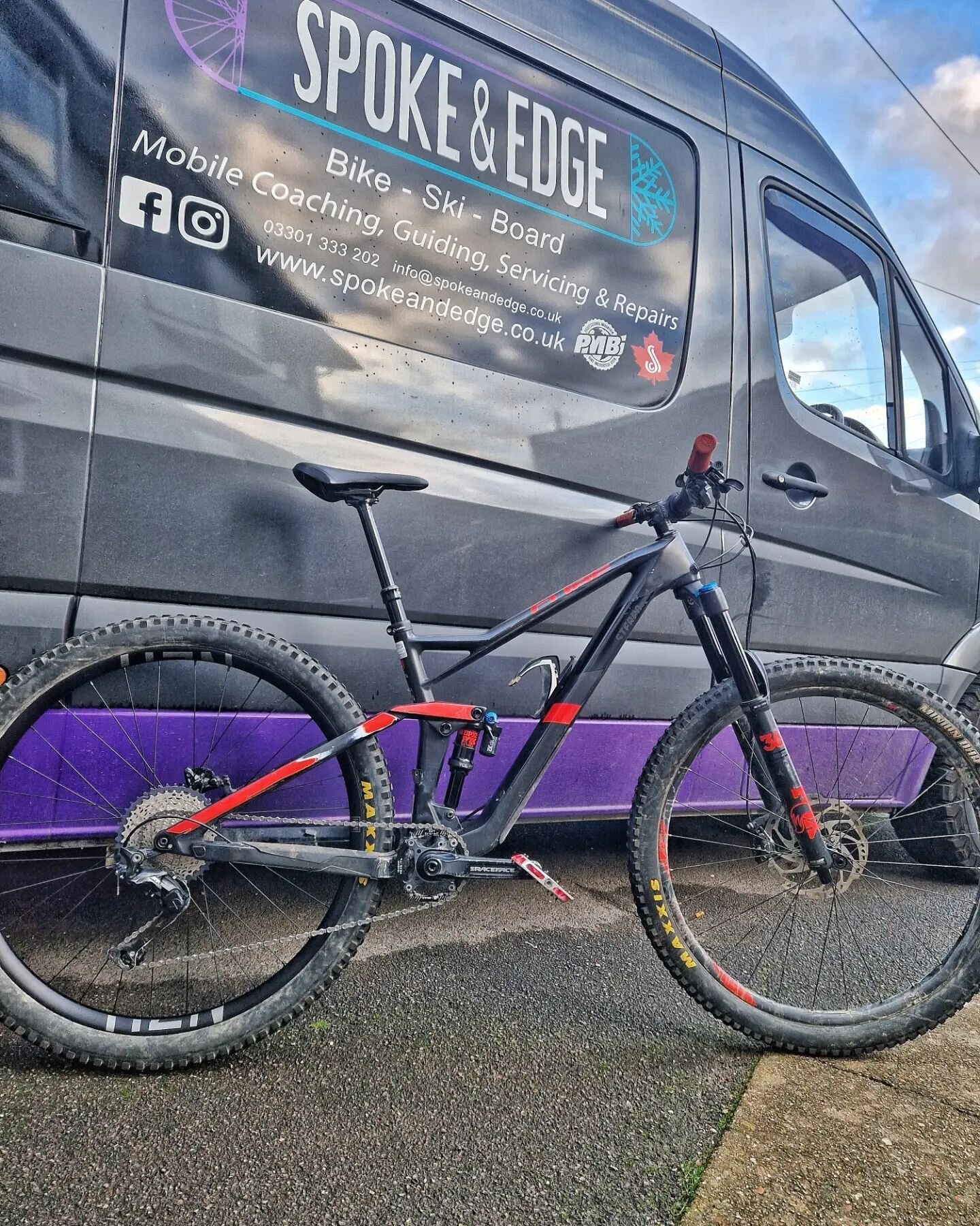 Dylan's Cube Stereo heading back out feeling better than new with a full Classic service, a new @nukeproofbikes Horizon 102t rear wheel and some new @shimanomtb brake pads and rotors. 

Get yours ready for winter and booked in now!
🚲⚙️🔧🚐💨

#spoke