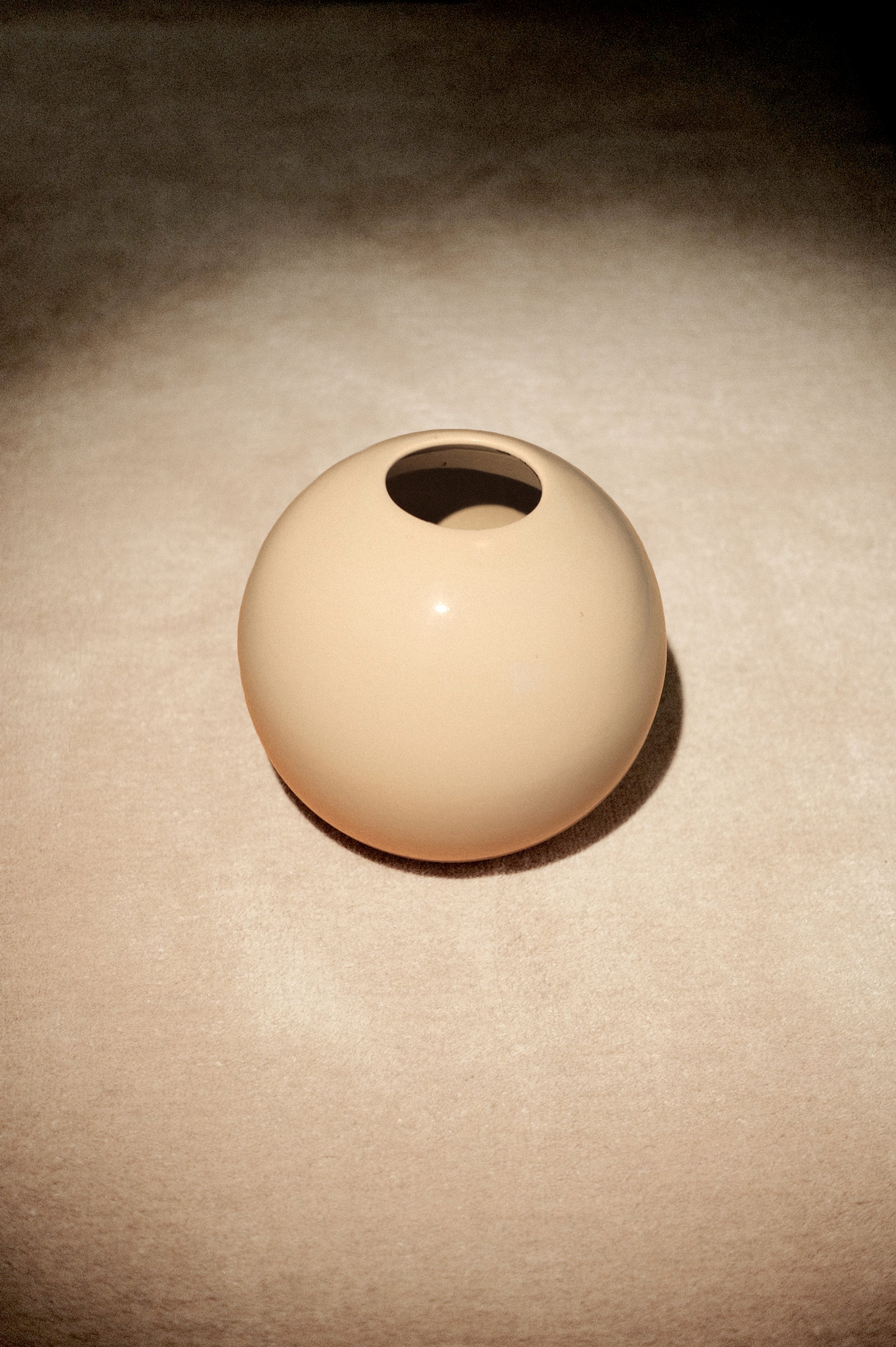 haeger beige orb vase (1980s)