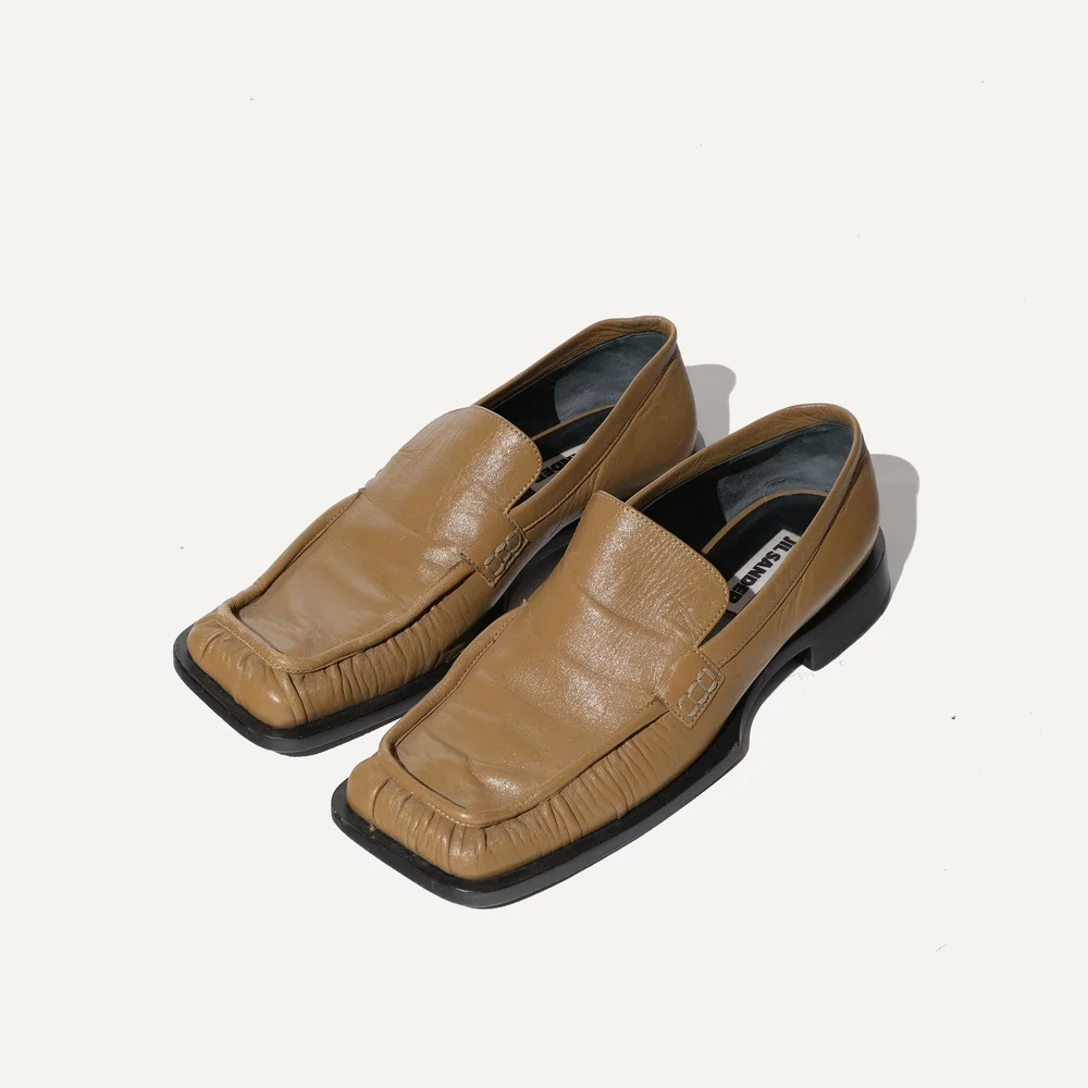 jil sander square toe tan loafers — make it look good.