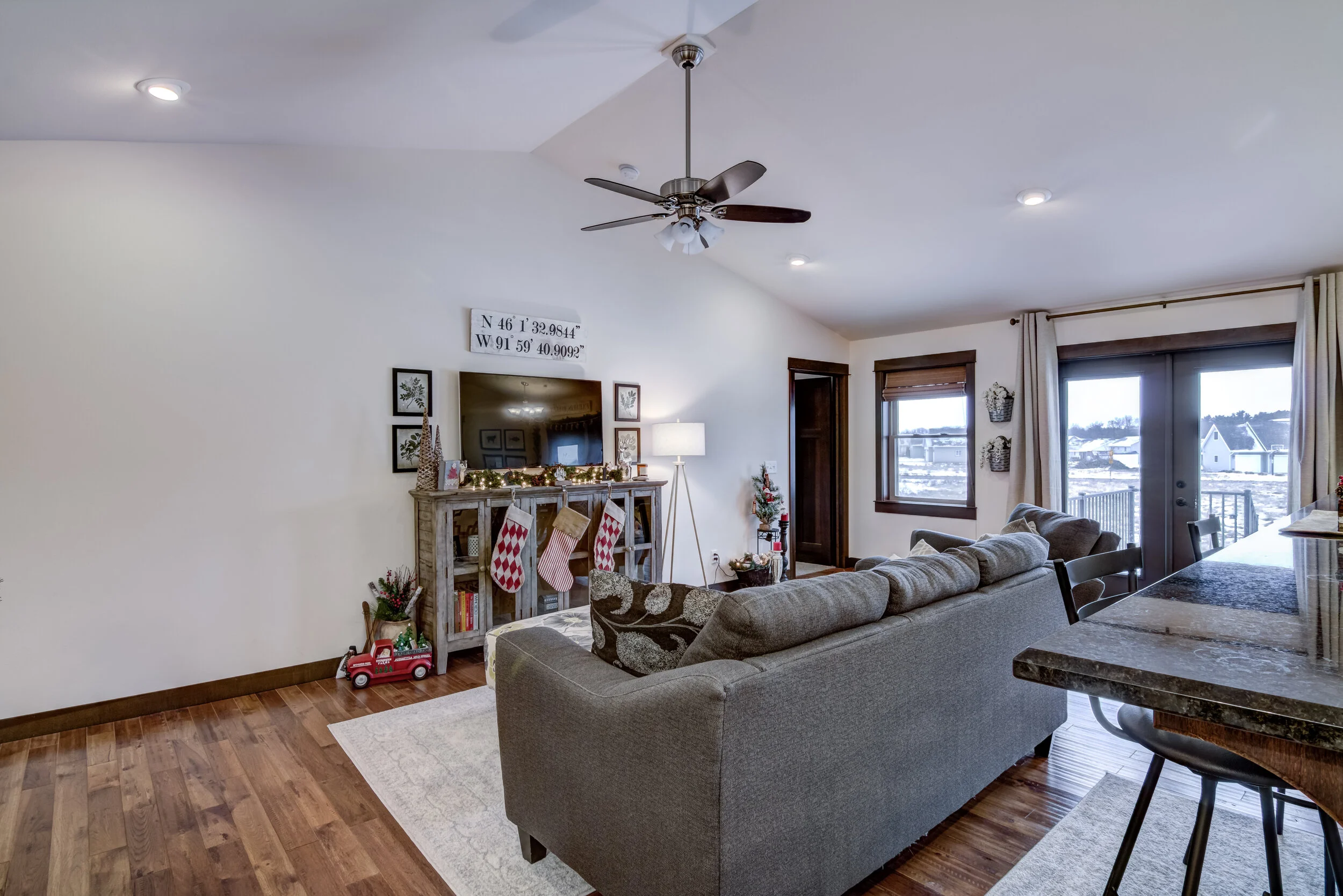 02 - Living Room-3.jpg