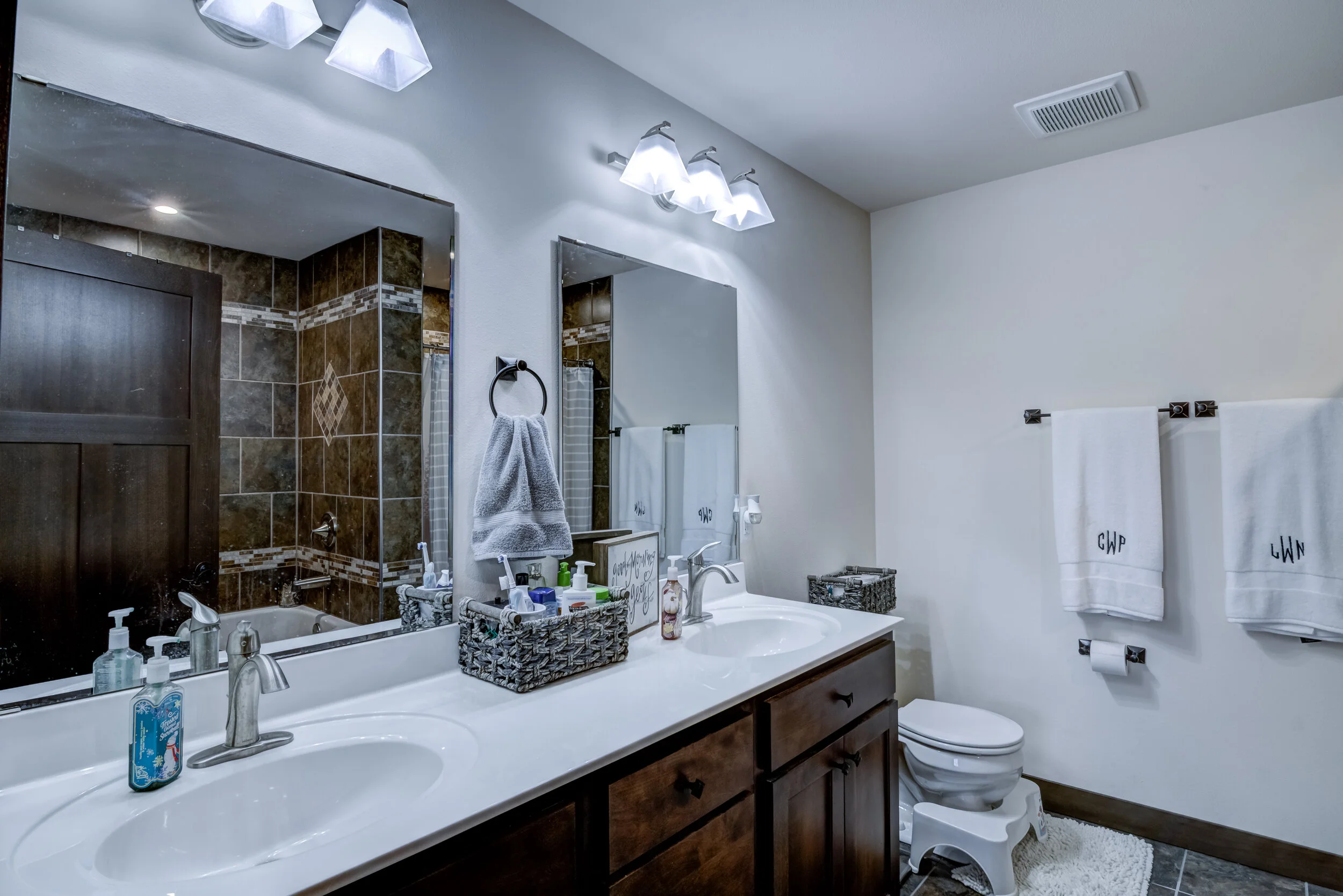 07 - Master Bathroom-1.jpg