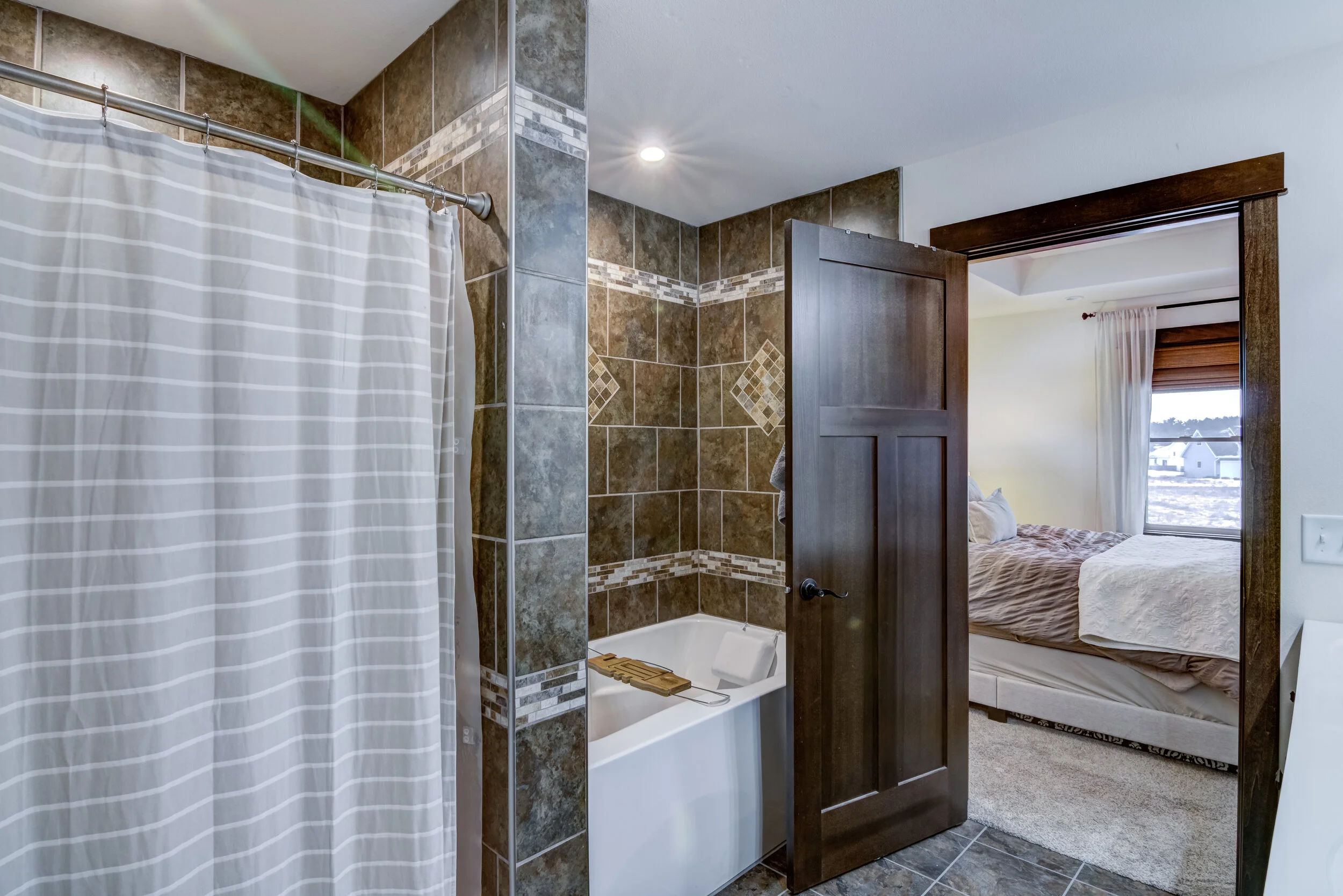 07 - Master Bathroom-3.jpg