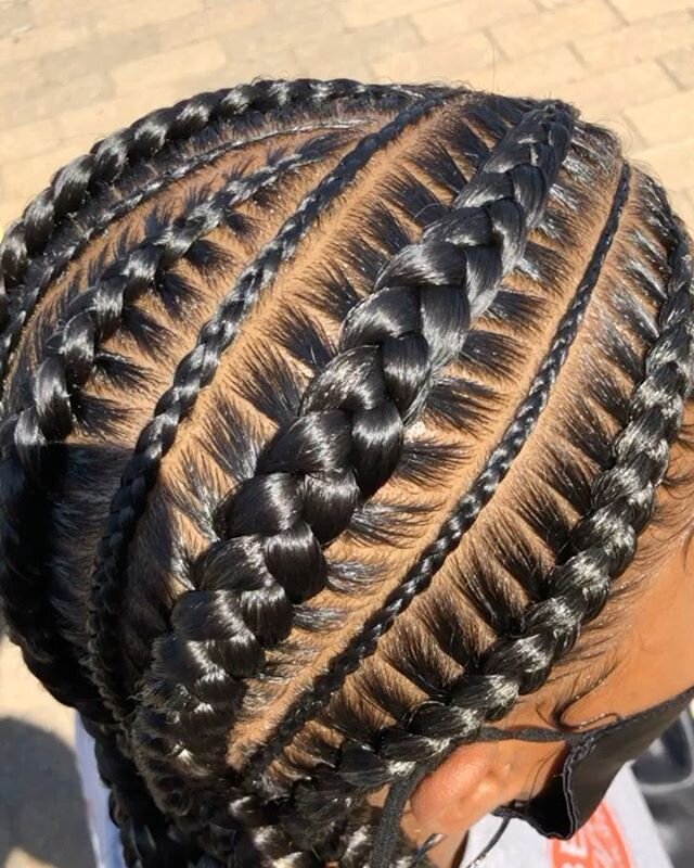 Stitch Braids 🤩✔️ #
.
.
.
.
knotlessbraids#hairextensions#hairstyles#braidsforkids#braids#threelayers#creative#blessings#braidblogger#hairfashion#hairideas#marleytwists#cornrowstyles#longbraids#sidepartfeedins#godessbraids#africanbraids#twolayeredbr