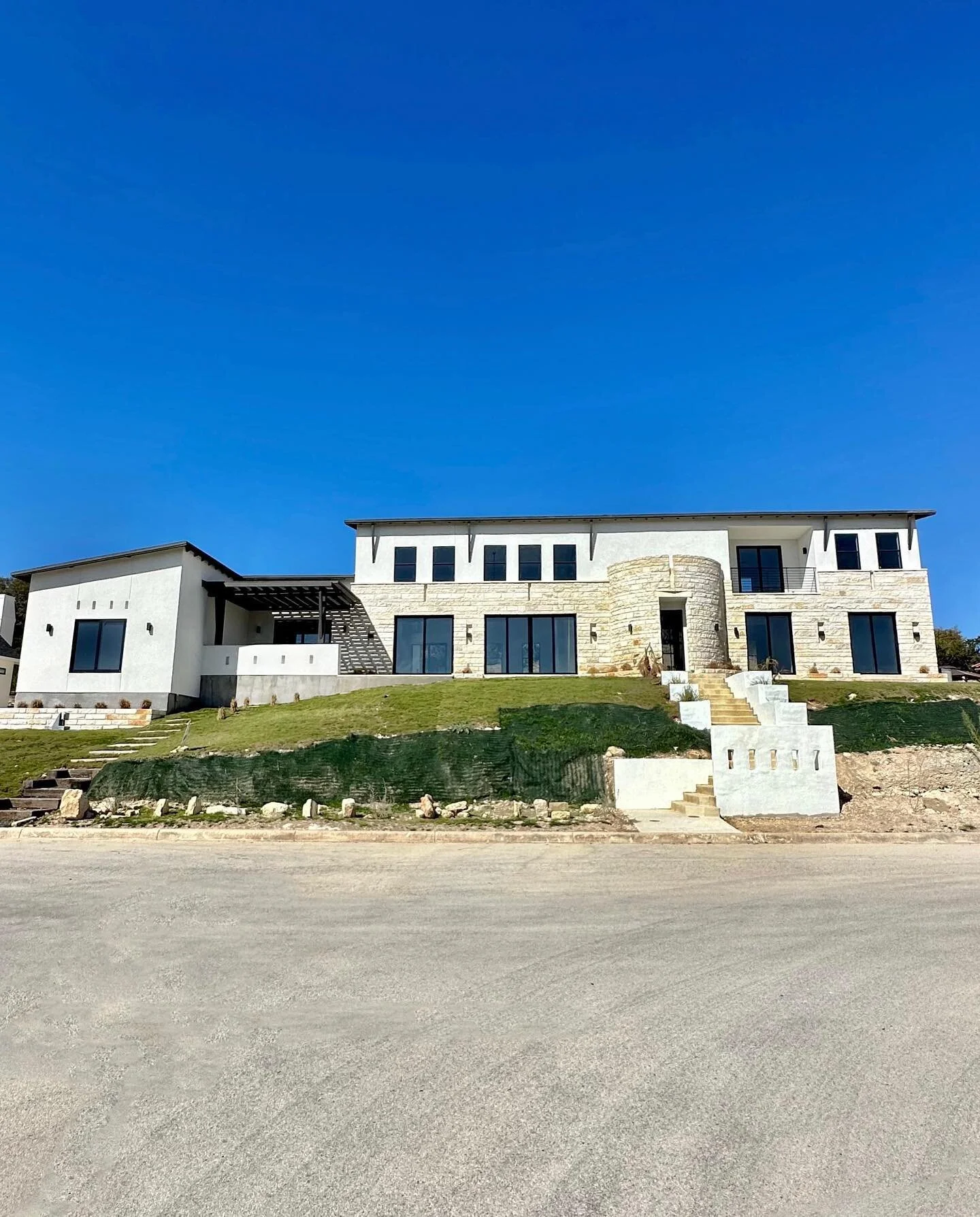 What you can get in North San Antonio, Texas for under a Million Dollars 🤯

DM for more info @Ryder_Realtor 📥 
Or hit the link in my bio 🌐
📲: @Ryder_Realtor
📲: @Ryder_Realtor
📧: RyderRealtor@gmail.com
🌐: RyderRealtor.com
- Ryder, Realtor - San