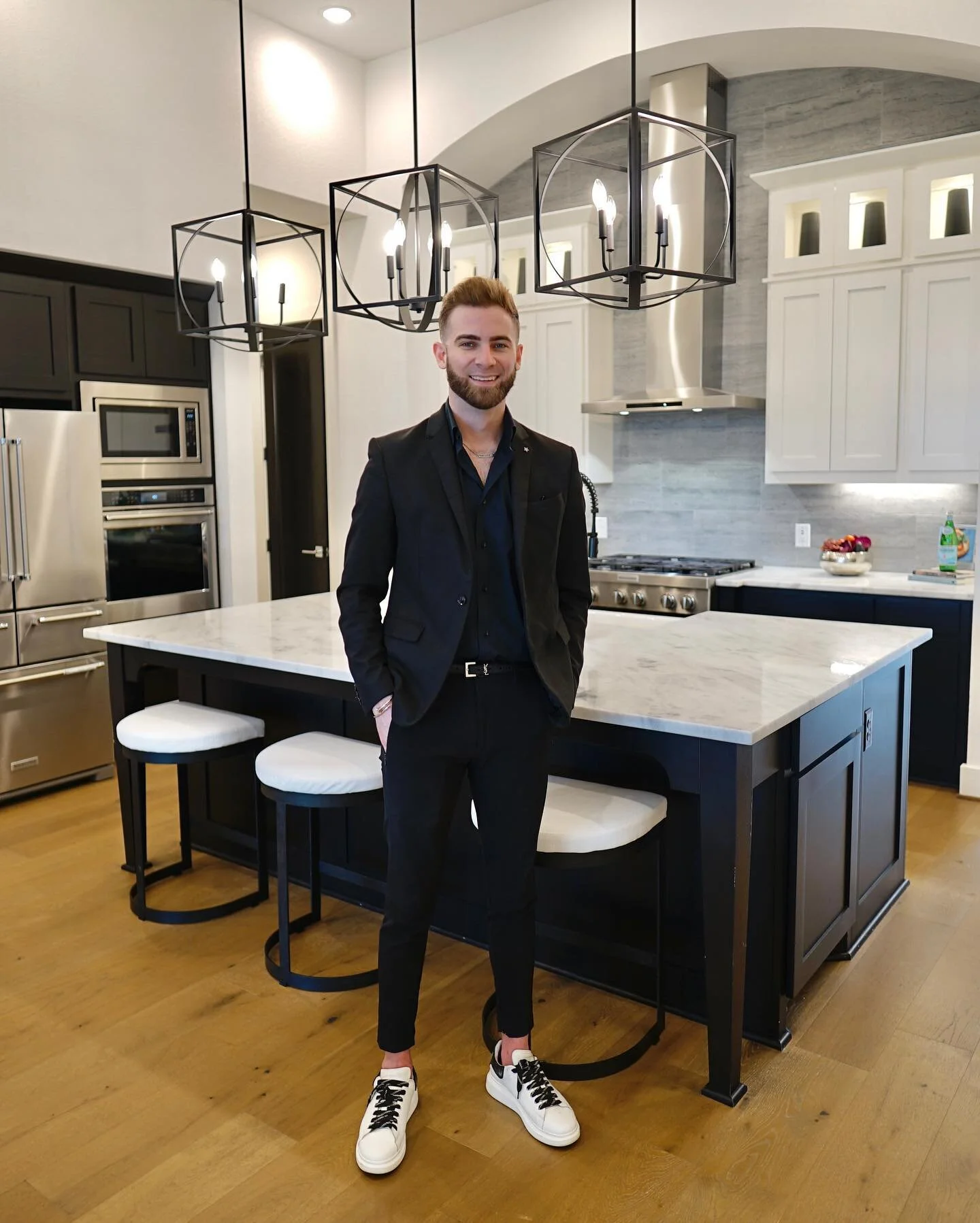 Happy Friday San Antonio, did you know? 
The most expensive home ever sold in the United States is &quot;The One&quot; in Bel Air, California, which sold for a whopping $238 million in 2019.

Let's kick off the weekend by finding your perfect home ☀️