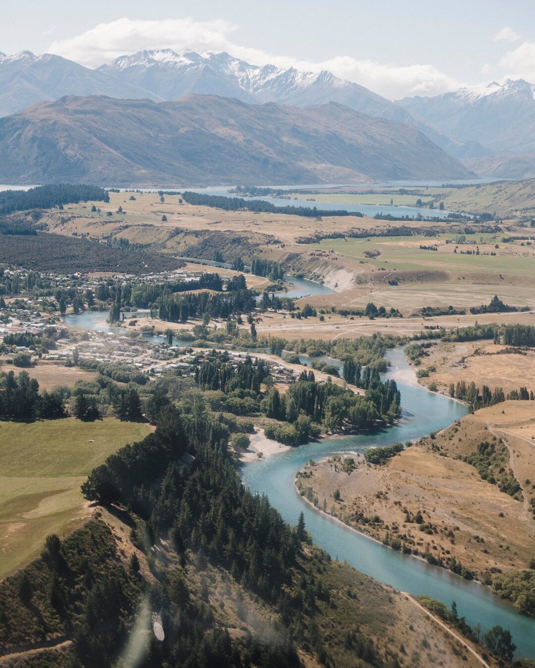 ✨ W A N A K A ✨⠀⠀⠀⠀⠀⠀⠀⠀⠀
The view as our uber takes off from Wanaka Airport - pretty spectacular, huh?! ⠀⠀⠀⠀⠀⠀⠀⠀⠀
⠀⠀⠀⠀⠀⠀⠀⠀⠀
FUN TIP - you can also float down the many rivers we have around here. It's a pretty fun summer activity, just remember your l