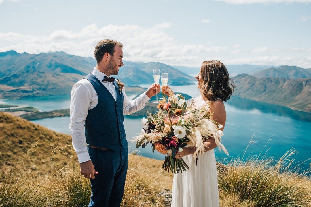 🍾C H E E R S ! 🍾⠀⠀⠀⠀⠀⠀⠀⠀⠀
How about a New Year's goal to pop a bottle of bubbles a top a mountain?! And hey, you may as well elope while you're at it! ⠀⠀⠀⠀⠀⠀⠀⠀⠀
⠀⠀⠀⠀⠀⠀⠀⠀⠀
We're here to help 🚁✨⠀⠀⠀⠀⠀⠀⠀⠀⠀
⠀⠀⠀⠀⠀⠀⠀⠀⠀
Captured by our adventure photograp