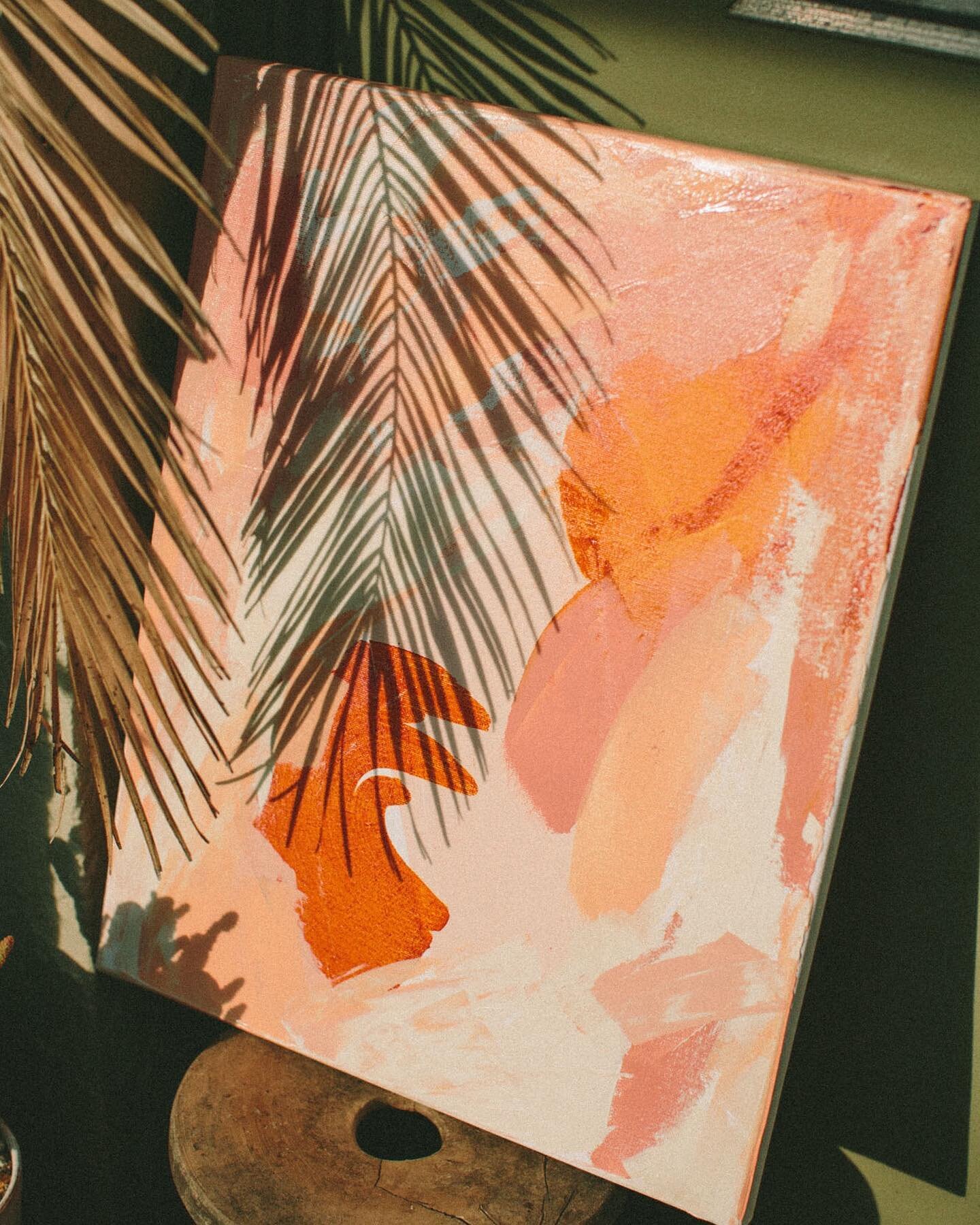 All work must now come with dried palm frond... how can I make that a thing ??? 😋
⠀⠀⠀⠀⠀⠀⠀⠀⠀
Part of me wants to actually paint the shadow on there ... other part of me just thinks everyone should invest in palm trees ☺️🧡🌴🌈