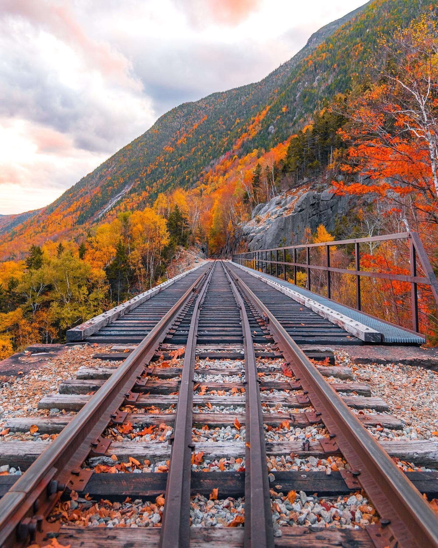 Crawford Notch tracks 🍁

In the last few years, I had been eyeing this cool train bridge in Crawford Notch, New Hampshire. When I was up in New Hampshire this fall, I finally got to visit this spot and it was beautiful! Unfortunately, I wasn&rsquo;t