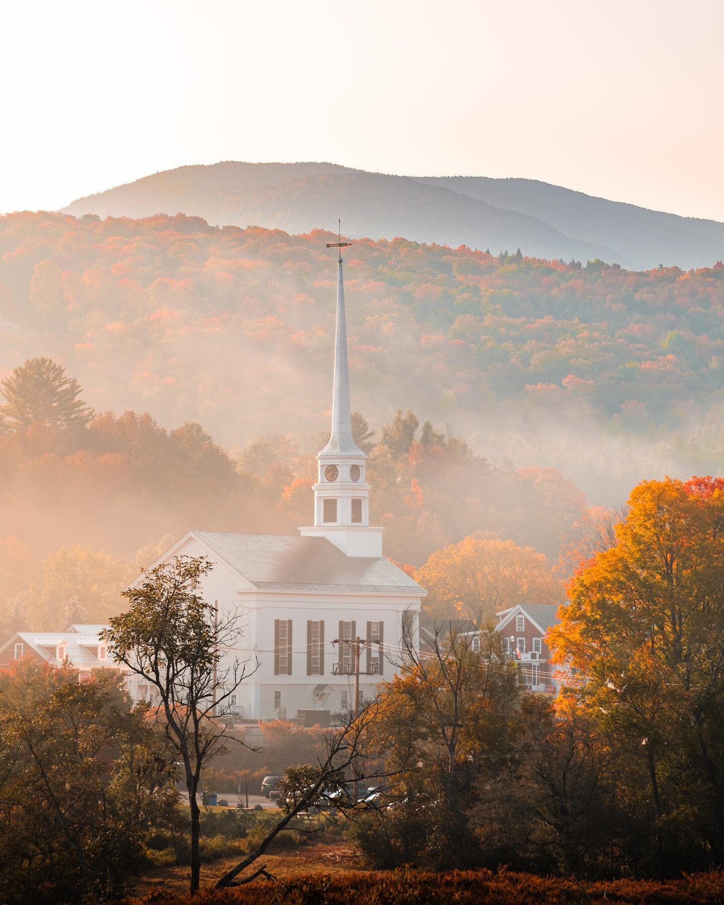 Early morning fog in Stowe, Vermont 🍁🍂 

While in Vermont this fall, I got early to experience sunrise in downtown Stowe, Vermont. When I arrived the town was completely fogged in with only a few hundred feet of visibility. The fog slowly cleared r