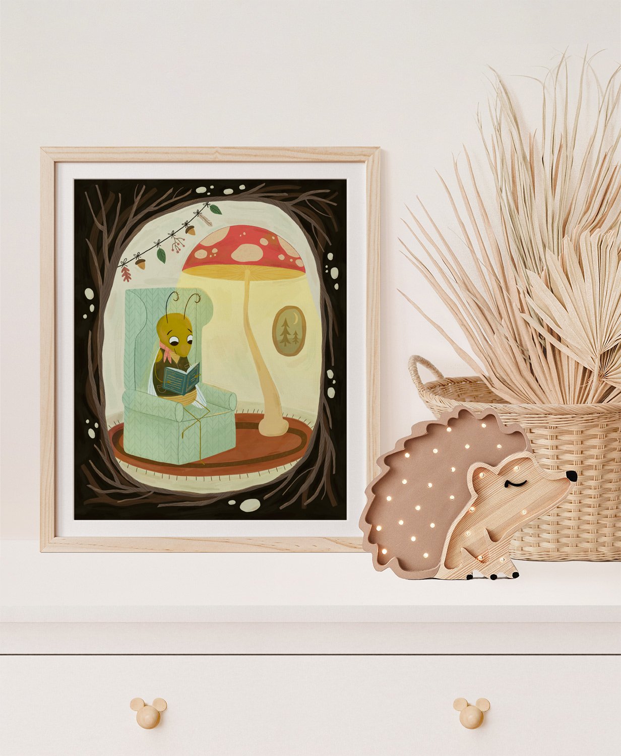 Cute little bug reading in his cozy home. This would be so perfect in a kid's bedroom or reading nook. 
.
.
.
#folkart #feelgoodart #childrensroomdecor #roomdecoration #wallartwork #roomdecorideas #scandistyle #scandinavianstyle #nurseryroomdecor
#to