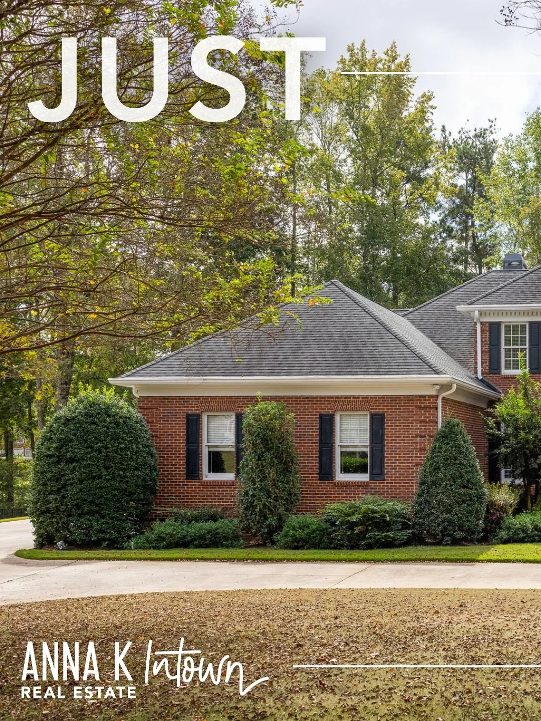 Just Listed in Newnan ✨

🏡  125 Torrey Pines Court

Tucked away in The Highlands at White Oak, this stately home brings together space, sophistication, and comfort in perfect harmony. Every detail feels intentional, from the circular drive framed by