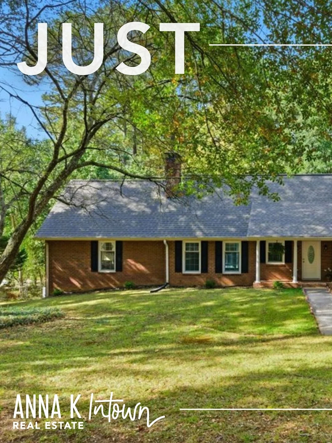 Just Listed in Sharpsburg ✨
🏡190 Willow Lake Ln
Welcome to life on Willow Lake, where modern comfort meets easy lakefront living perfect for kayaking, canoeing, or fishing. This thoughtfully updated brick home combines peaceful water views with an