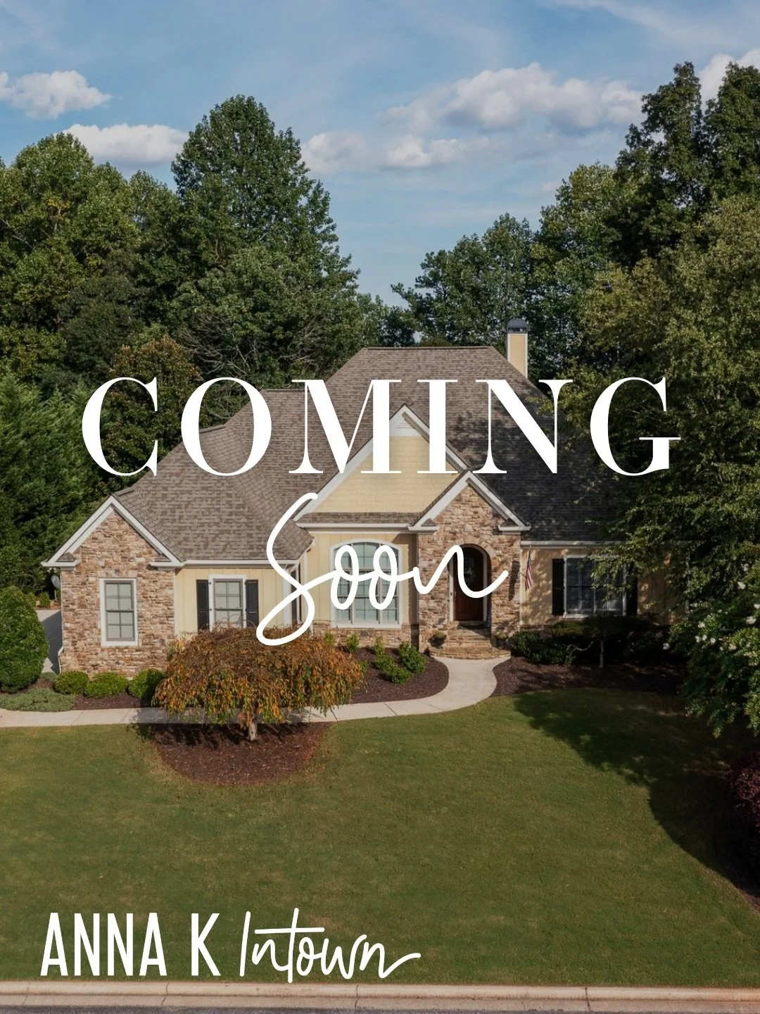 Lake Life Starts Here ✨

Long summer days. Sunset cruises. Weekends that somehow stretch a little longer than planned. Tucked inside a private gated community known for its welcoming atmosphere and exceptional amenities, this beautifully appointed ho