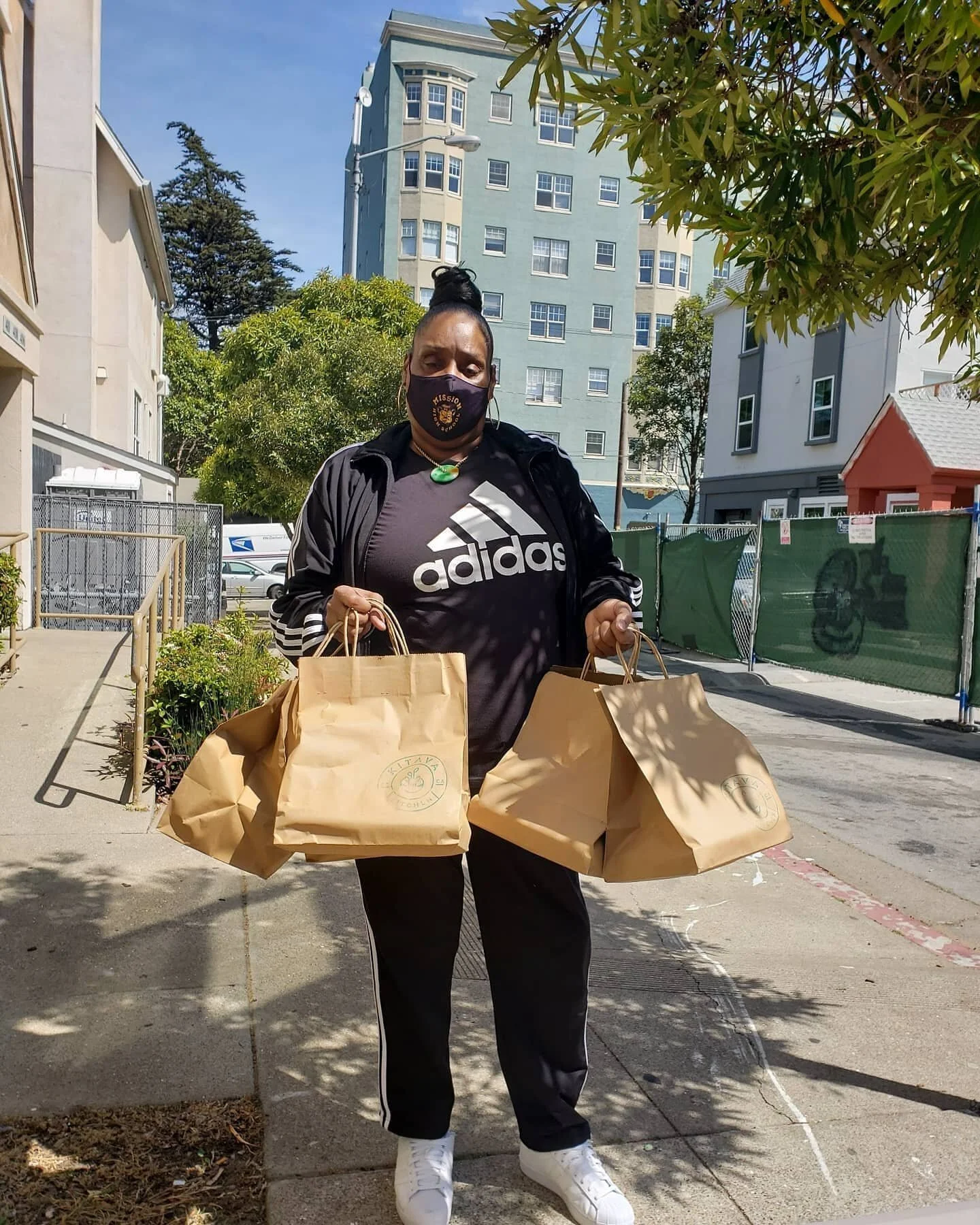 Just finish passing out lunches to the residents of Hayes Valley North and South i love helping out with our community  i would like to give a big thank you to the Golden State Warriors for the food donation.🏀🏀🏀🏀
#sfhdc  #SuccessCenters  #urbless