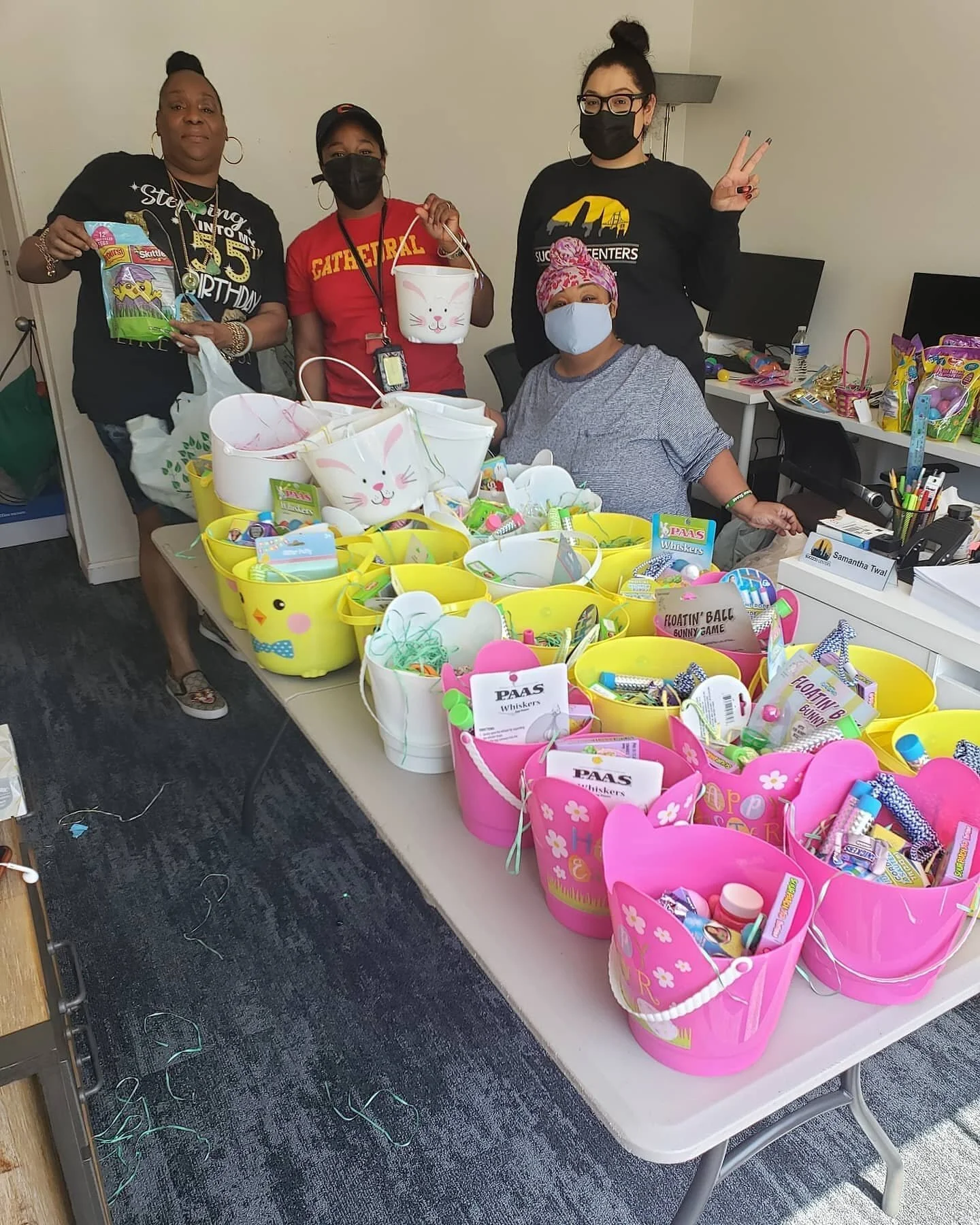 Just finish volunteer putting Easter baskets together for the kids of Hayes Valley North and South. I love helping out with our community. 👩🏽&zwj;🤝&zwj;👩🏿👫🏿👨🏽&zwj;🤝&zwj;👨🏿🧑&zwj;🤝&zwj;🧑🐣🐰🐤🍪🍬🍫🍭🍧🎉🎈🎊🧸🪅🪆🍦🐇⚪🟣🟢🟡🟠🔴 #sfhdc