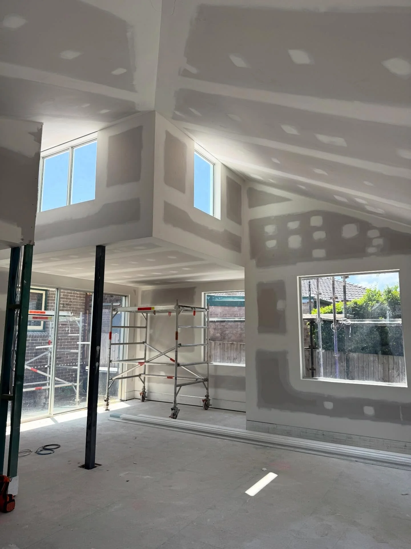 2026 has arrived. Our Croydon project is progressing with plastering almost finished. Finer details include the square set windows and shadowline finishes on the skirting and internal door frames.