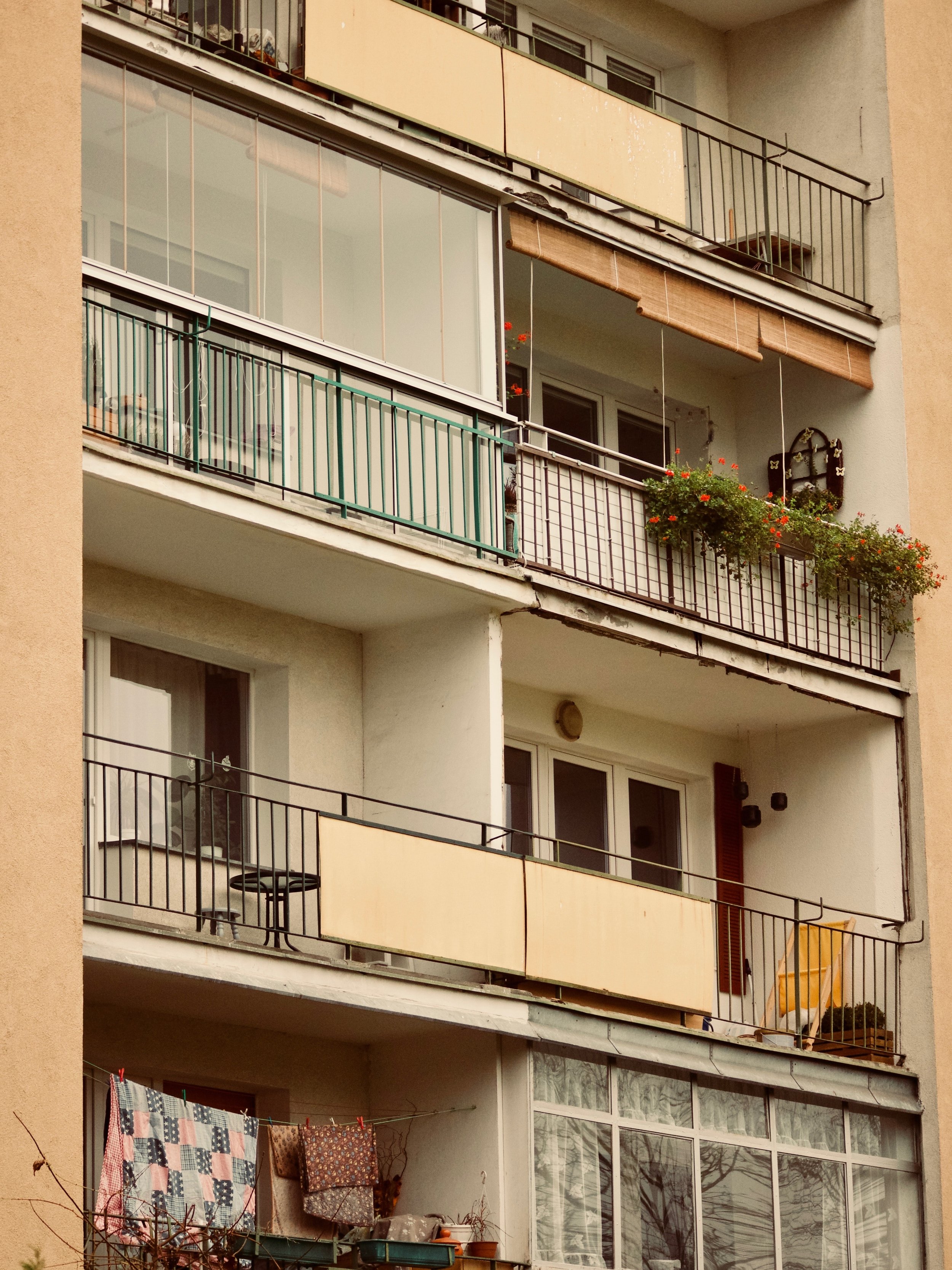 The Residential Habitat in the Course of Isolation: The City to You Round Table