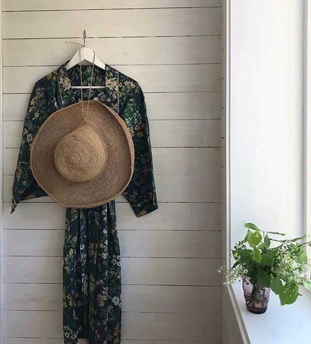All I need for this weekend!  Well maybe a glass of wine or two too would go very well with this outfit. -
-
-
-
-
-
-
-
#weekendoutfit #weekendmood #stayhome #staysafe #hunkerhome #backyardgoals #currentfashionsituation #hopethesuncomesout #wineplea