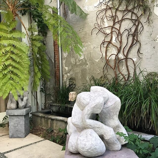 A walk in Healdsburg brought me to this beautiful spot.  I love stone art in garden settings and this one is a favorite!  I can&rsquo;t wait to go back and sip some good wine again in this magical spot!
-
-
-
-
-
-
-
#healdsburg #winecountry #stonear