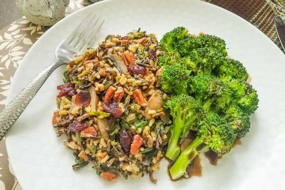 Mush+Cran+Wild+Rice+Stuffing+and+Broccoli.jpg
