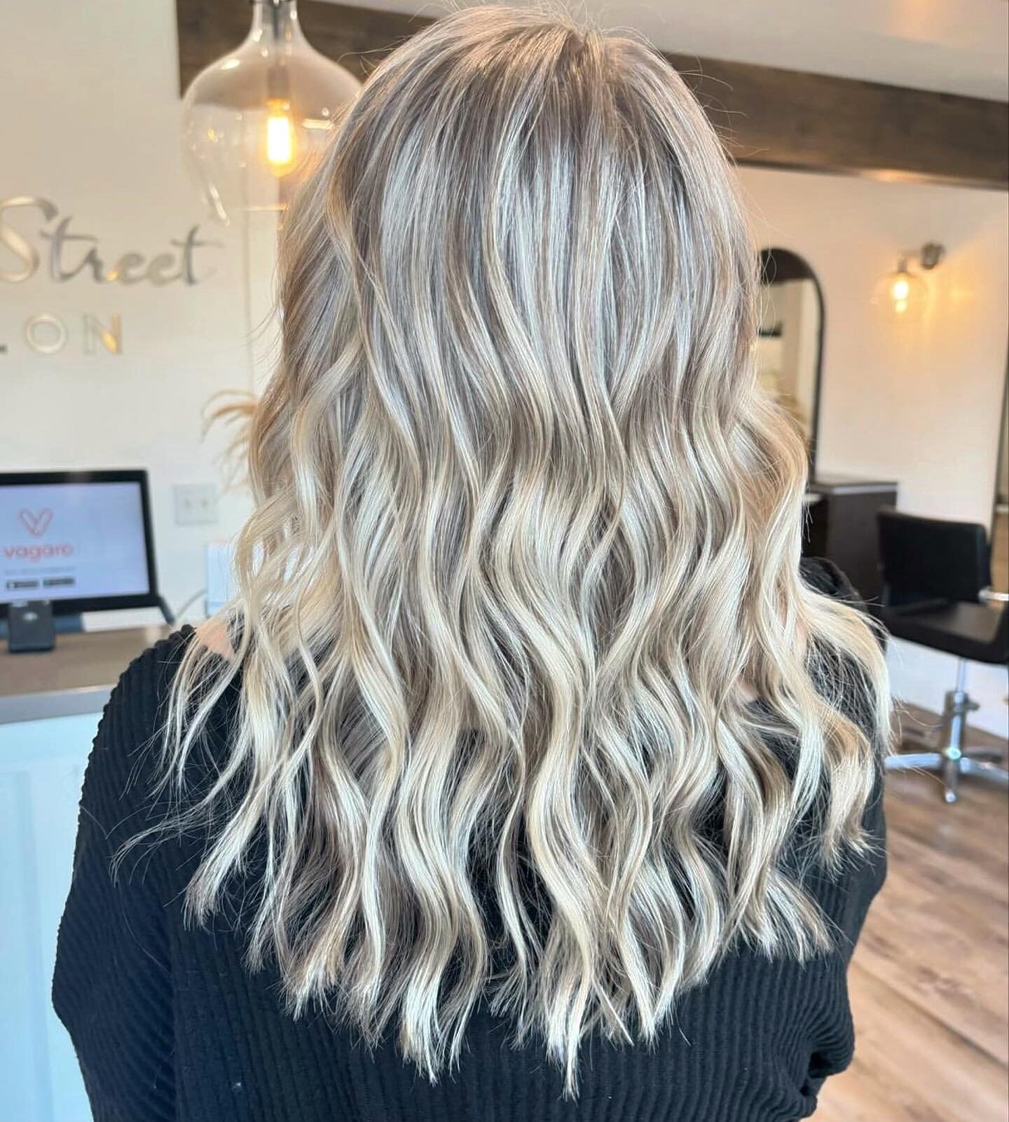 Full blonding beauty by @breah.themainstsalon 🫶🏼 

Let&rsquo;s get you brighter for spring! 

💻BOOK ONLINE WITH US VIA THE LINK IN BIO

#sumnerspremiersalon #sumnerwa #sumnerstylist #sumnerhair #sumnersalon #puyallupwashington #puyalluphairstylist