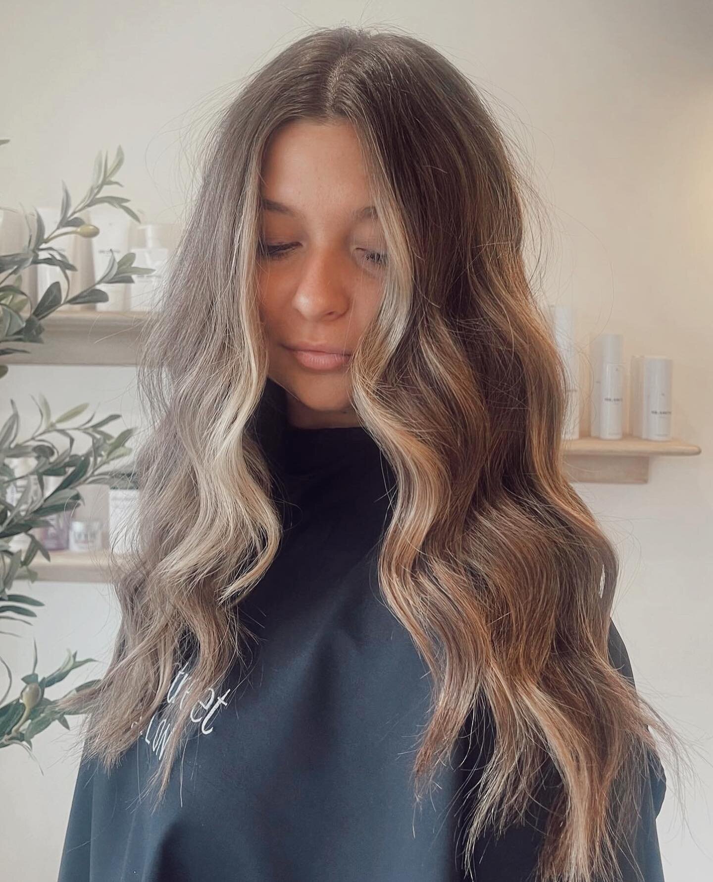 Lived in color🤌🏼 

Beautiful work by @hairby_hanna_ ! 

Let&rsquo;s get your looking and feeling your best, book online now🫶🏼 

#sumnerspremiersalon #sumnersalon #livedincolor #sumnertownusa #sumnerhair #sumnerstylist