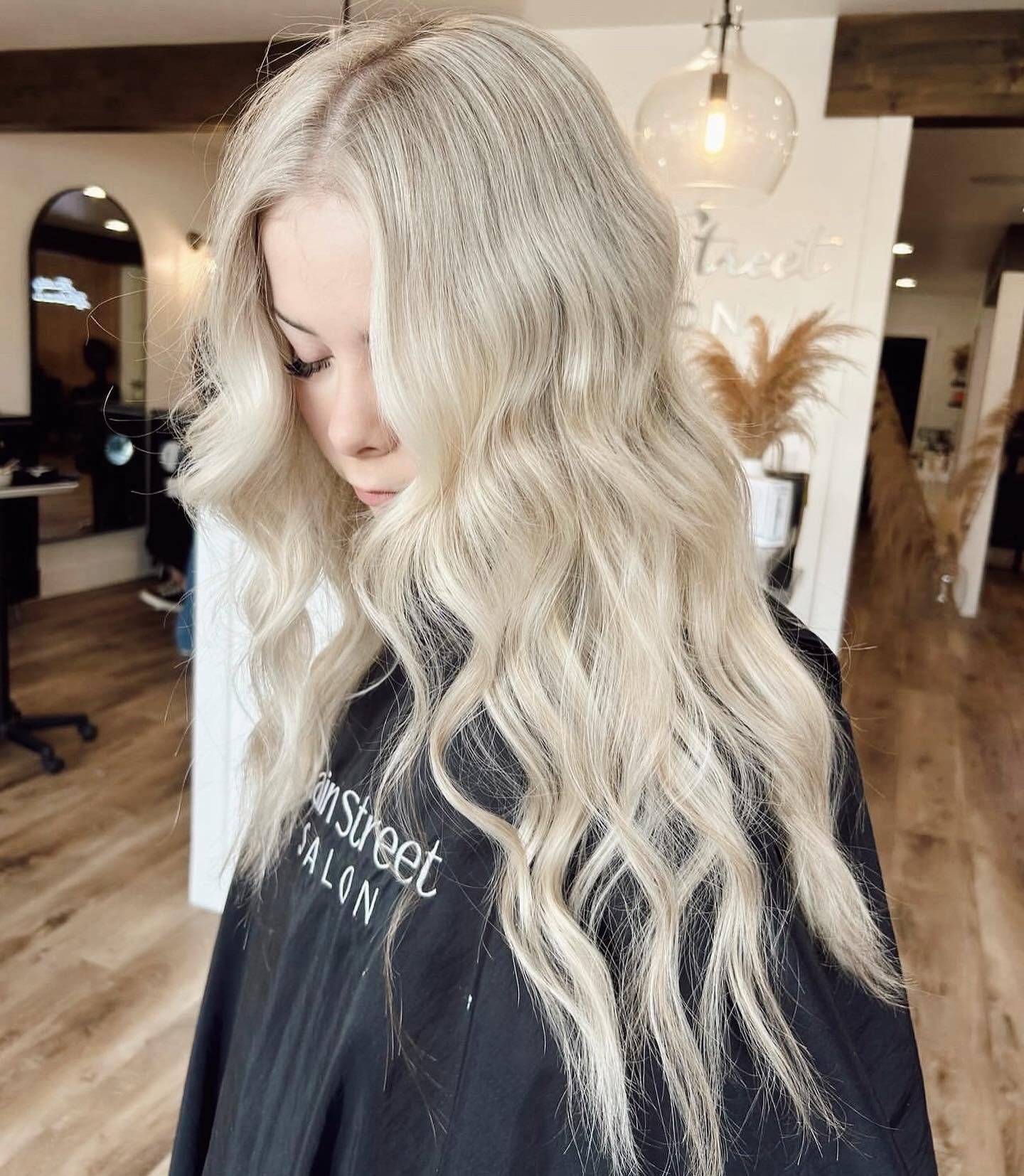 Bright blonde for spring🫶🏼 Here for it! Thanks to the amazing @amanda.themainstsalon ! 

#sumnerhair #sumnerspremiersalon #sumnerstyle #sumnerhairstylist