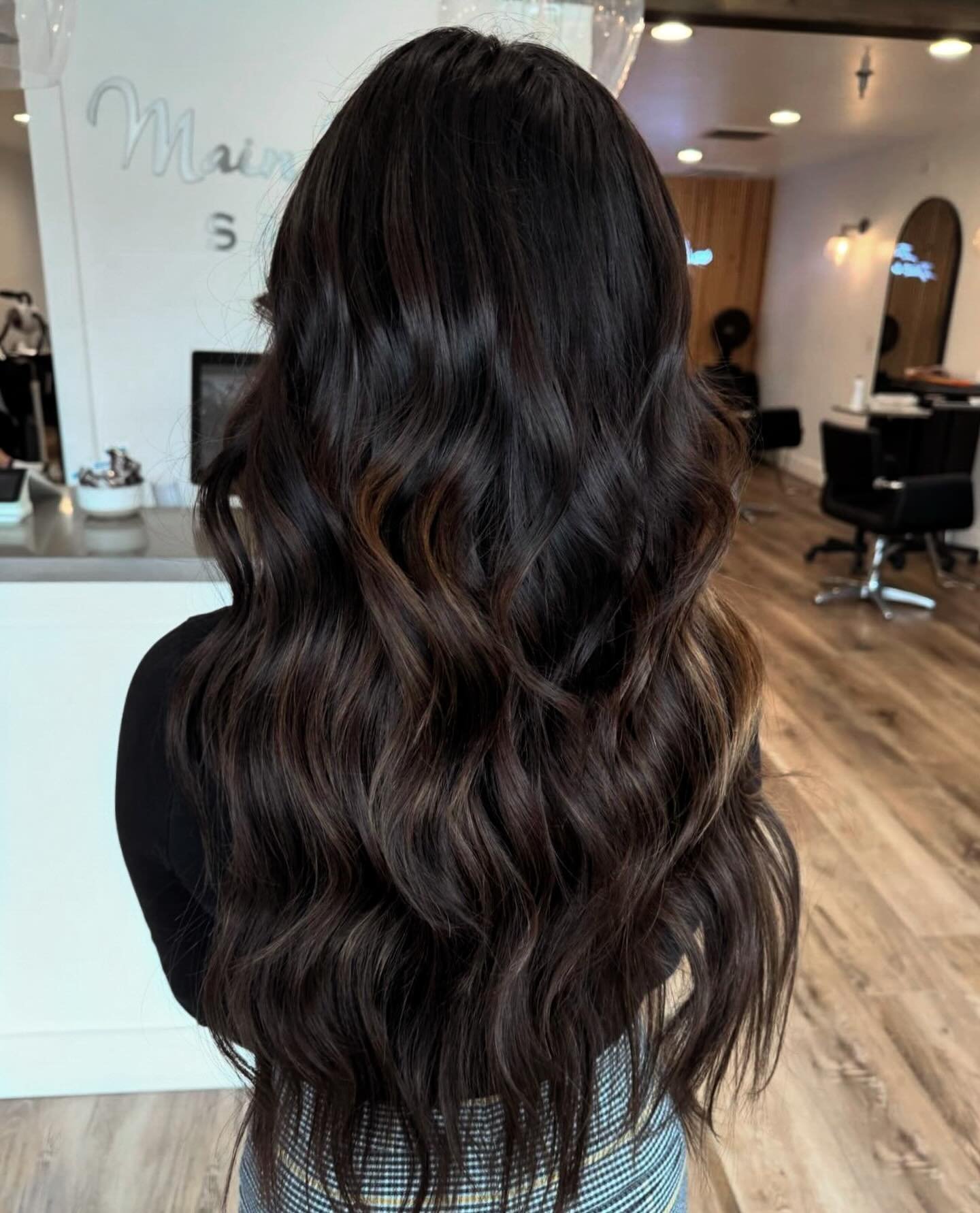 Beautiful length and fullness courtesy of hand tied extensions @ Main Street✨ 

📸 @abbiejuth_hair 

#sumnerspremiersalon #sumnerhair #sumnerhandtiedextensions #handtiedextensions #sumnerstylist