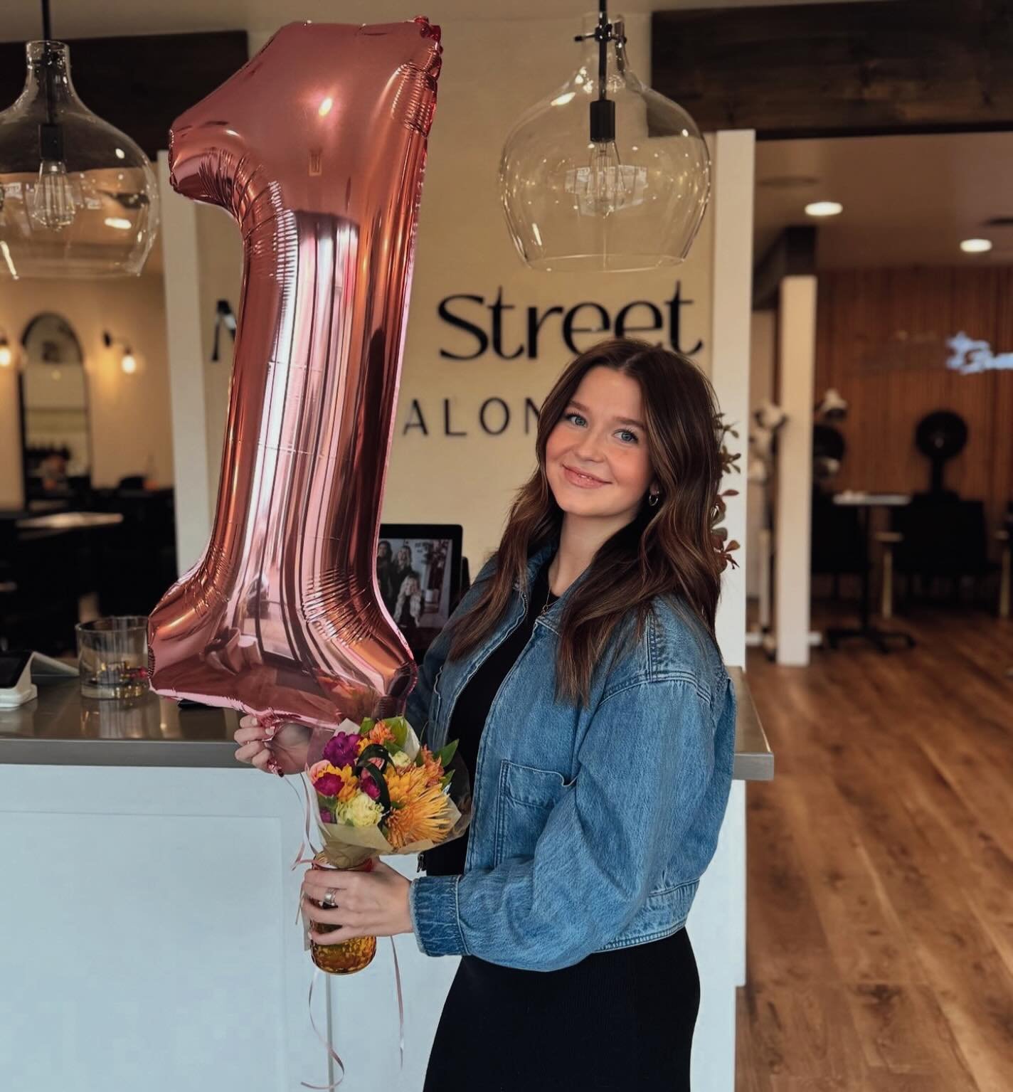 Celebrating one year with our beautiful @abbie_hairstylist_ 🫶🏼 

We love you and are so proud of you! 

#sumnerhairstylist #sumnerhairsalon #sumnerspremiersalon #sumnerhair #oneyearanniversary