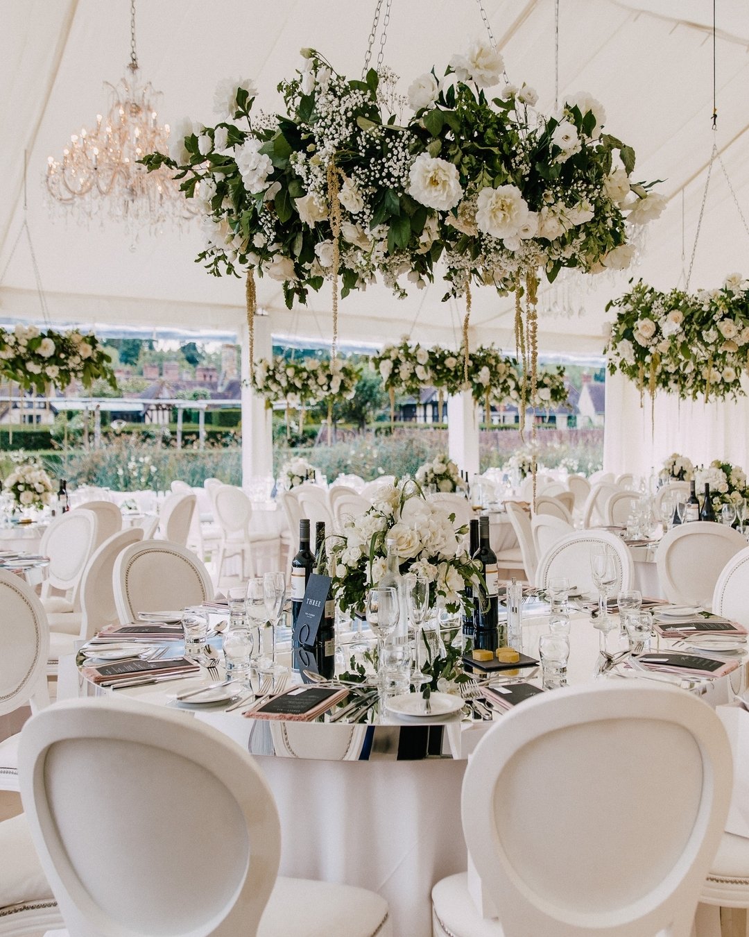 Black &amp; White 🖤🤍🖤

This has to be one of my favourite colour combination for weddings.  Elegant, timeless and teams beautifully with white or bright florals.

We created personalised menus with wax seals, table plan and various small signage.
