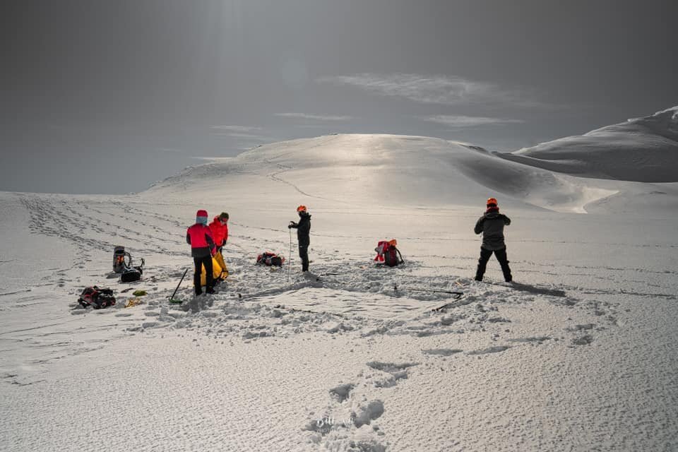 We spent two hours setting up two tents before sunset.
There is a lot to do to make the tents strong enough against the strong wind.