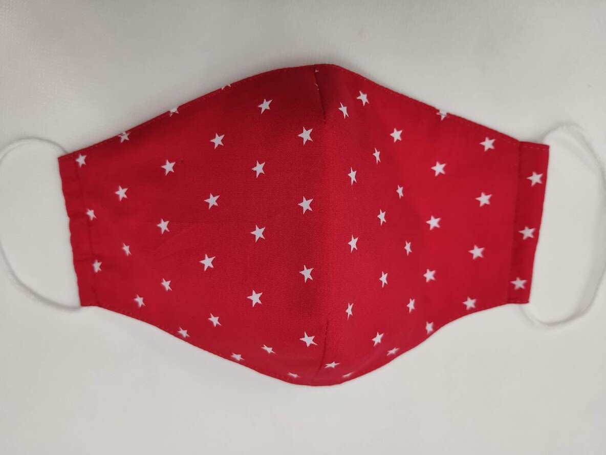 MASCARILLA FORMA ROJA ESTRELLAS BLANCAS