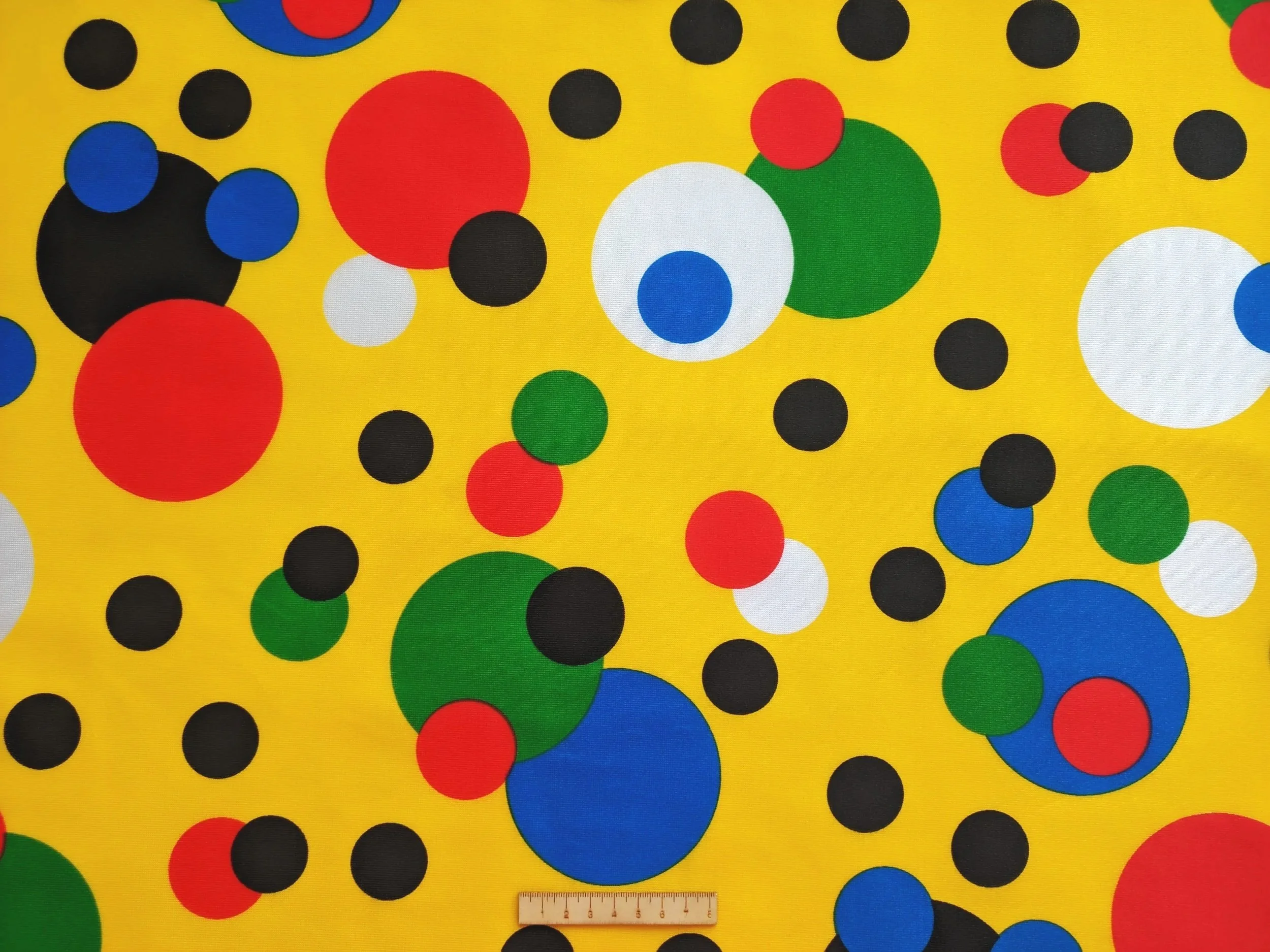 TOPO DESIGUAL MULTICOLOR FONDO AMARILLO