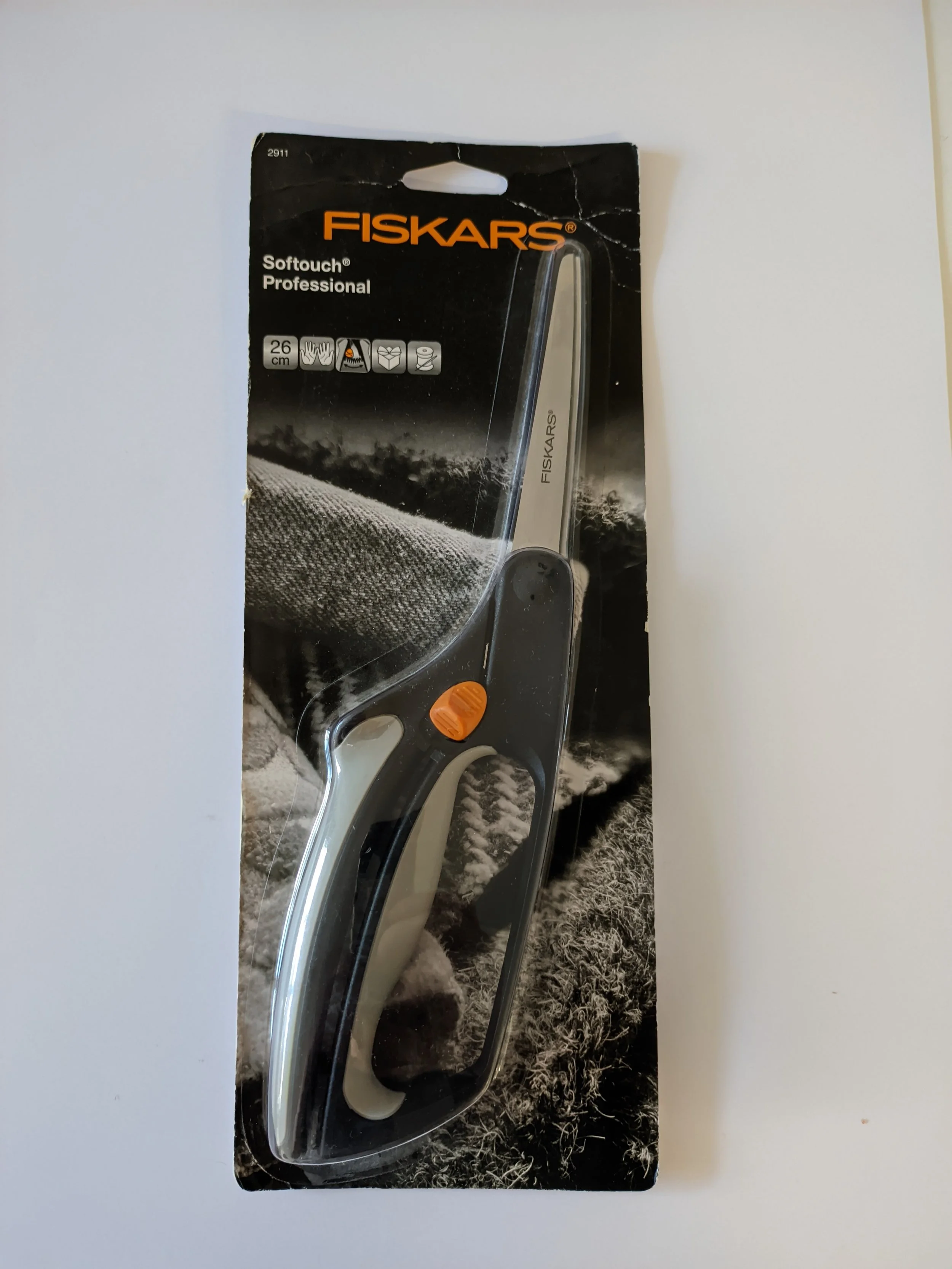 TIJERA FISKARS - SOFTOUCH  PROFESSIONAL