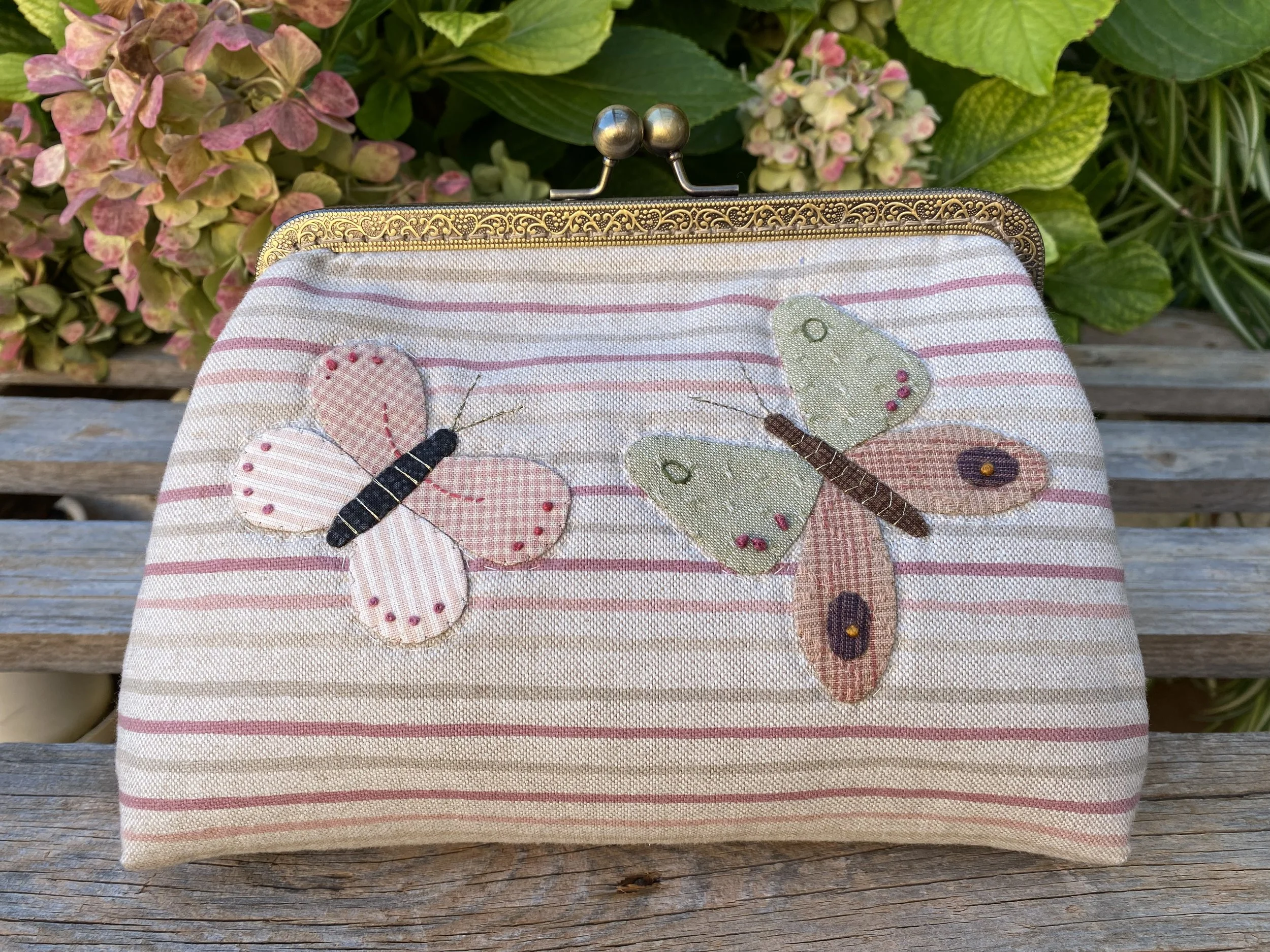 NECESER  MARIPOSAS Y LIBÉLULAS