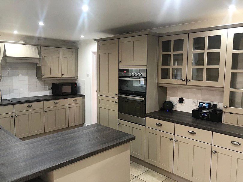 💡 Why replace when you can respray? 💡 Installing a new kitchen can be time consuming, messy and extremely costly. With our onsite spraying services, you can achieve the ultimate transformation to your existing kitchen units. 🎨💎

💵 - Up to 90% ch