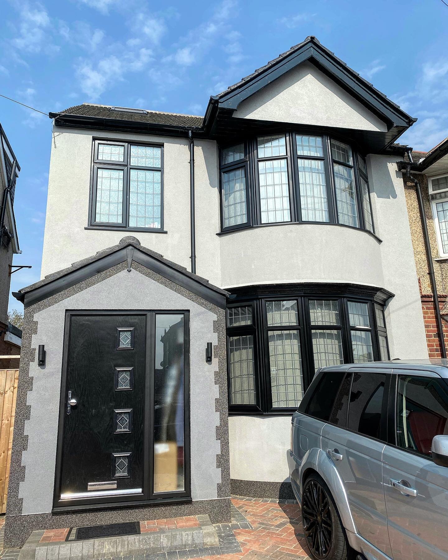 What an amazing transformation on this house! Swipe left to see what it looked like before. Front, side and back window frames spray painted to Satin Black. The fascias above the door and front door frame were also sprayed. 🎨💎

Call us on 080047009