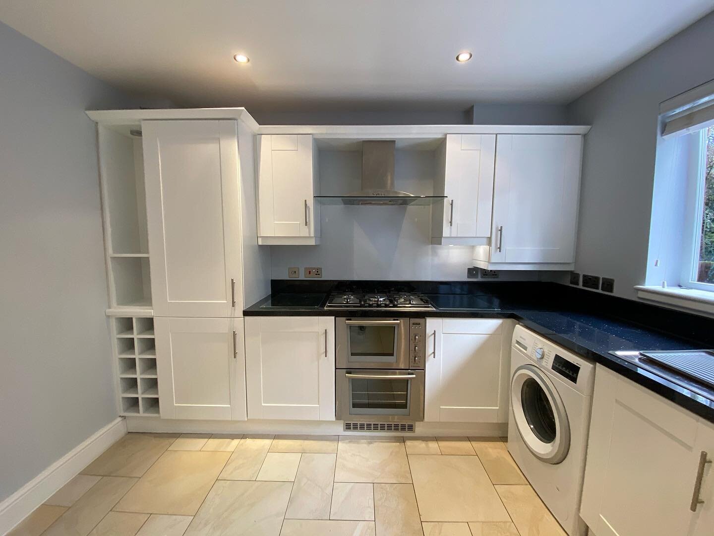 Swipe to see this beautiful kitchen transformation which we sprayed to @farrowandball &lsquo;All White&rsquo;! All carcasses, external cabinets, internal cabinets and internal units were sprayed. 

💵 - Up to 90% cheaper than replacing
👨🏽&zwj;🎨 - 