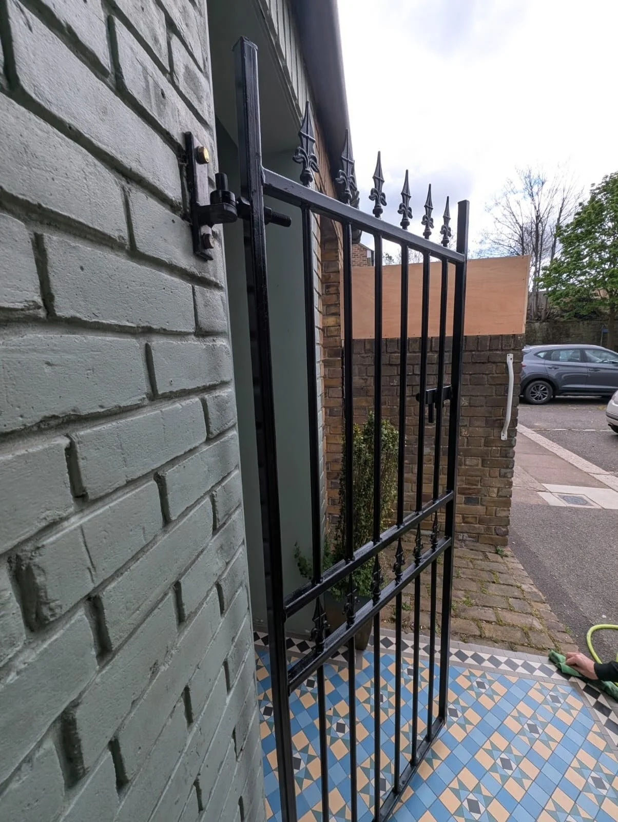 💵 - Up to 90% cheaper than replacing
👨🏽&zwj;🎨 - Variety of colours and finishes
💎 - Flawless factory finish
👷🏽&zwj;♂️ - Minimal disruption
🎨 - Long lasting durable coating

📞 0800 470 0990
📲 0796 076 4671
💻 info@upvcsprayworks.co.uk

Call 