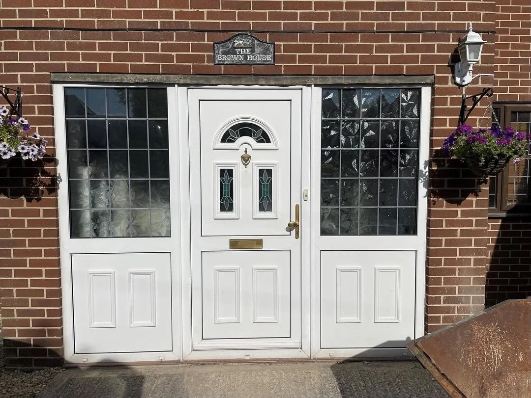 💵 - Up to 90% cheaper than replacing
👨🏽&zwj;🎨 - Variety of colours and finishes
💎 - Flawless factory finish
👷🏽&zwj;♂️ - Minimal disruption
🎨 - Long lasting durable coating

📞 0800 470 0990
📲 0796 076 4671
💻 info@upvcsprayworks.co.uk

Call 