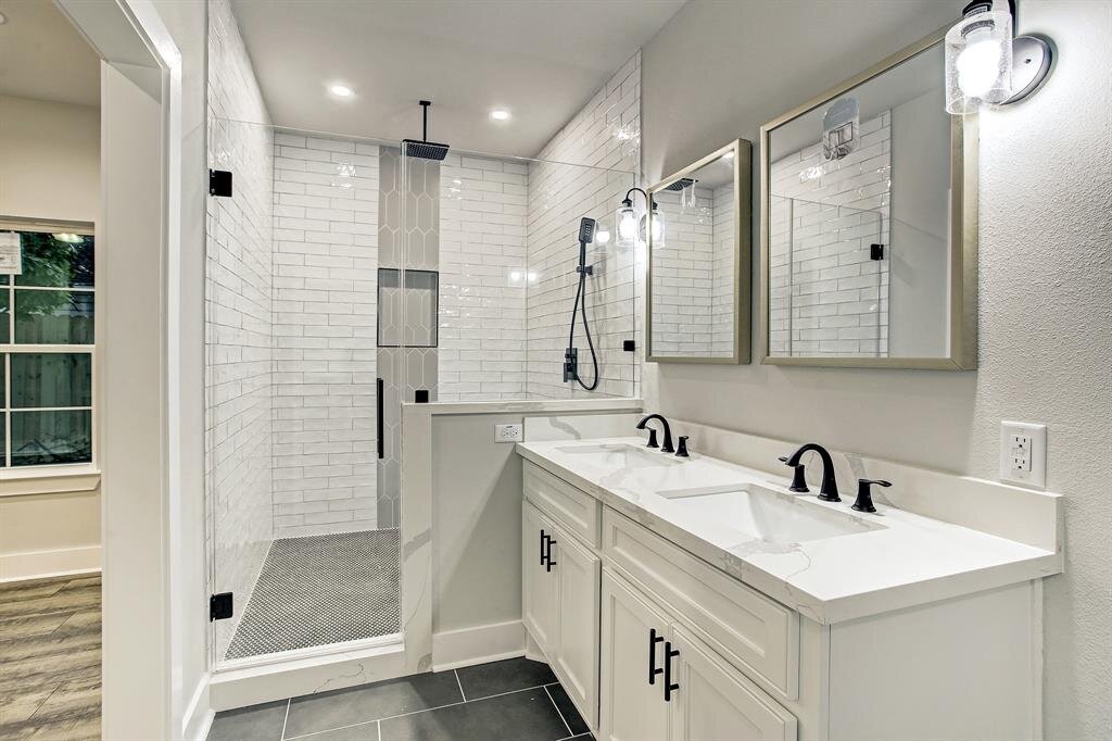 Master bathroom 1.jpeg