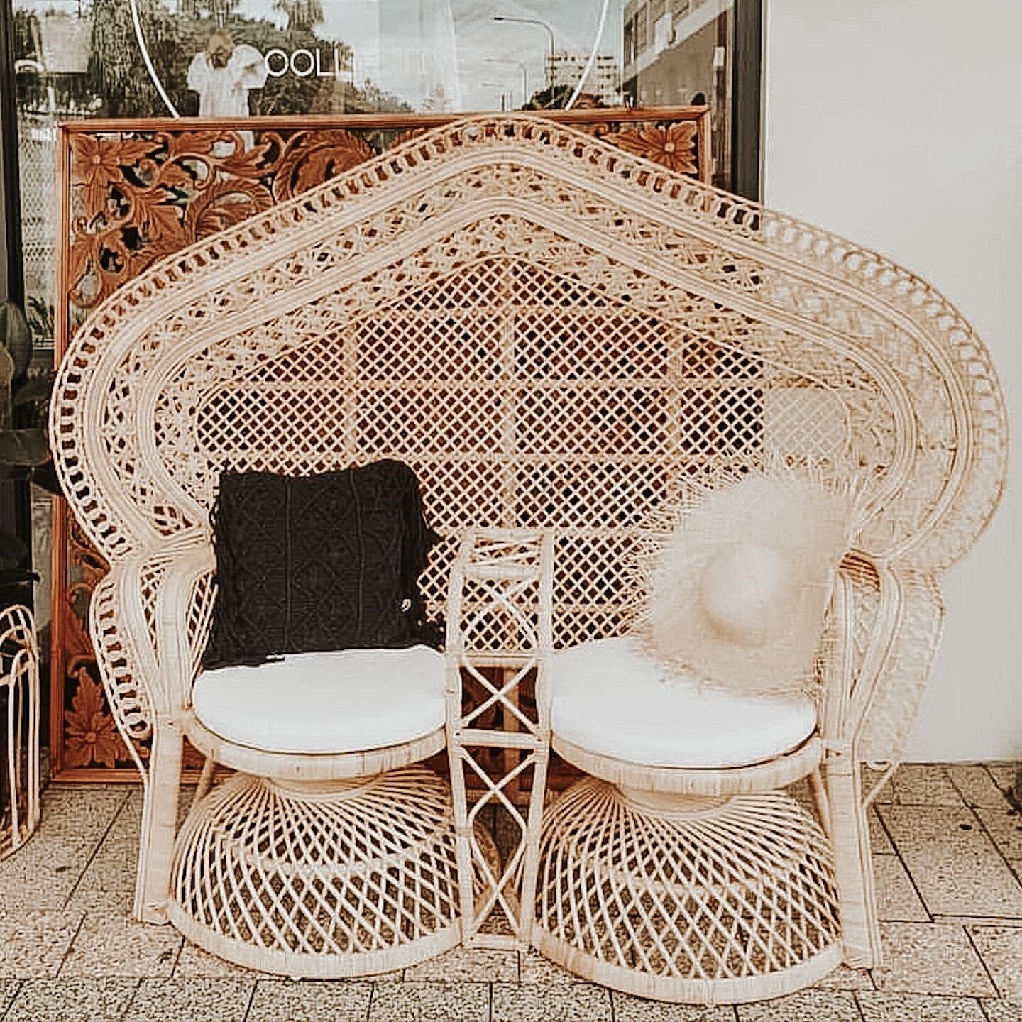 Imagine the gorgeous shots your photographer would capture using our beautiful ⁣Double Rattan Peacock Chair 
⁣
⁣
⁣
#littleceremonies #events #noosaheads #sunshinecoastevents #caloundra #gympie #brisbanewedding #brisbaneparty #brisbanepartyhire #brisb