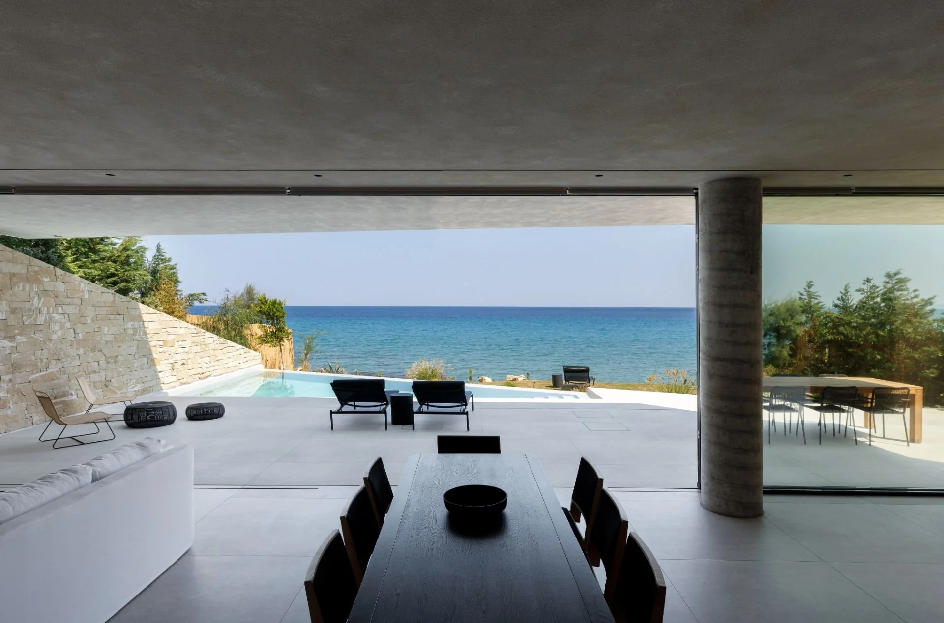 villa dining sea.jpg