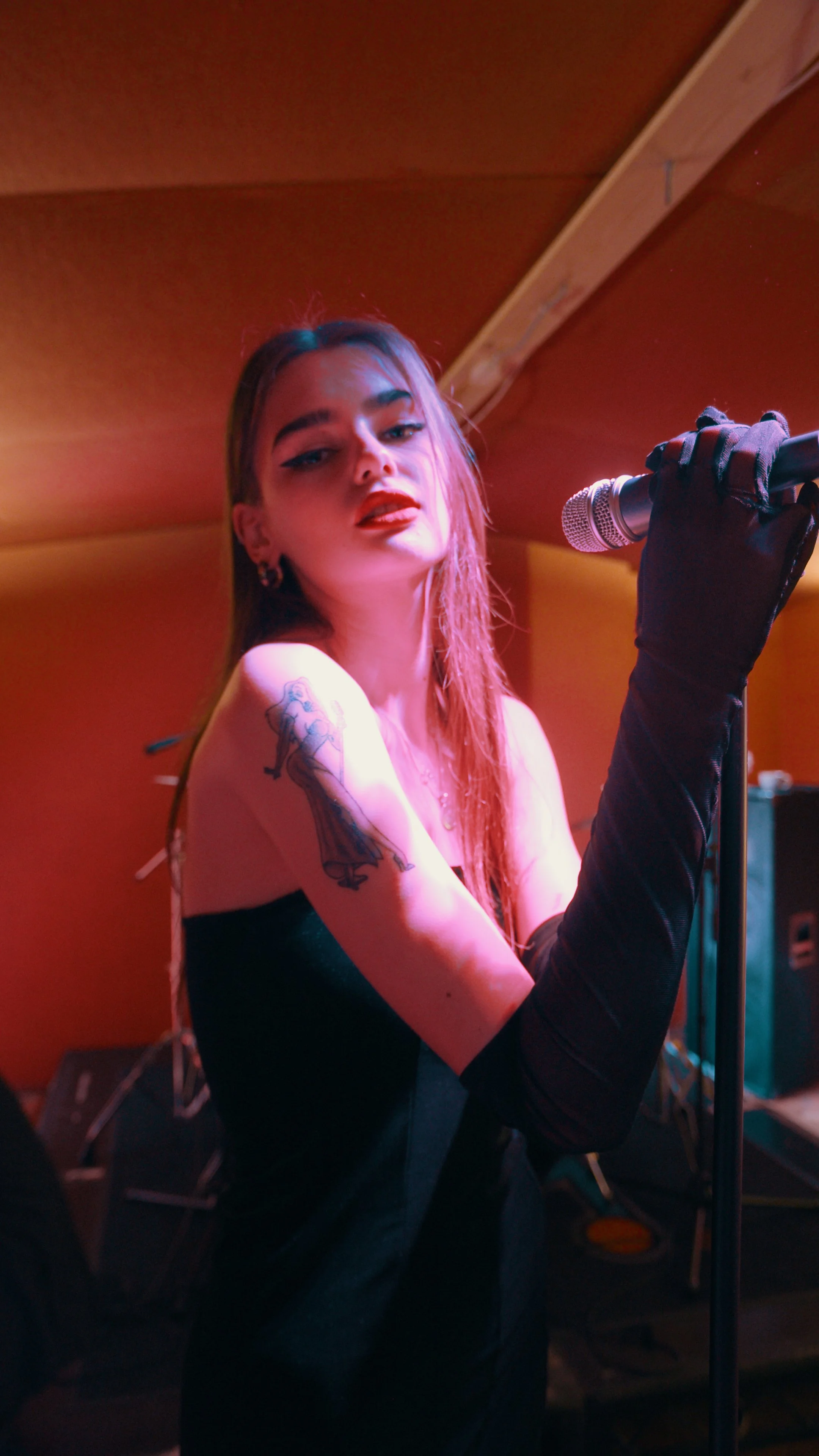 Nested Sequence 01.00_00_17_25.Still007.jpg