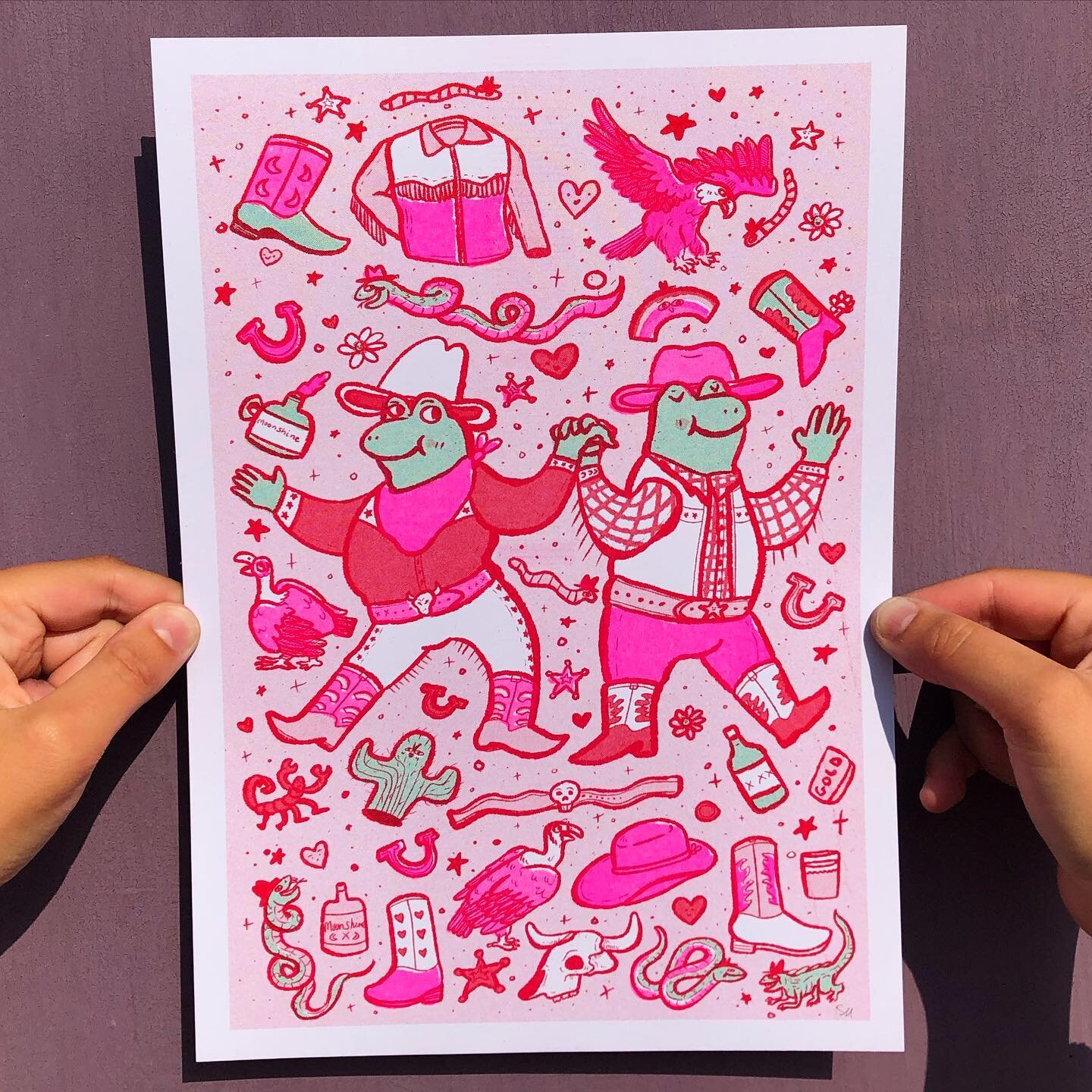 🐸FROGGY COWBOY PRINT🐸
What&rsquo;s that? Oh yes, we have a new risograph print in our Frogs in Love series! We have given our frogs a Wild West makeover, and don&rsquo;t they look cute? 😍 this what a somewhat ambitious three colour print (pink, re