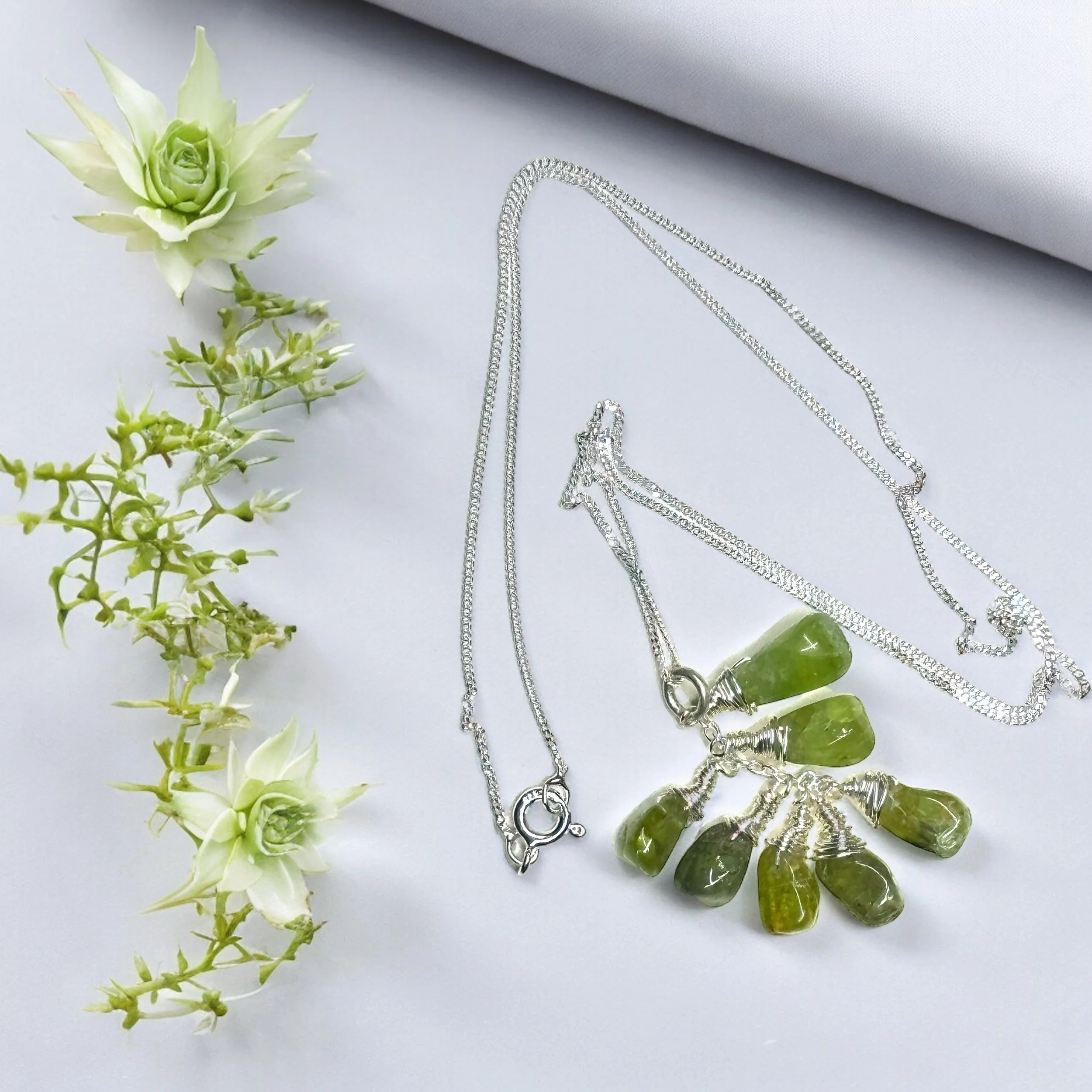 Peridot pendant2.JPG