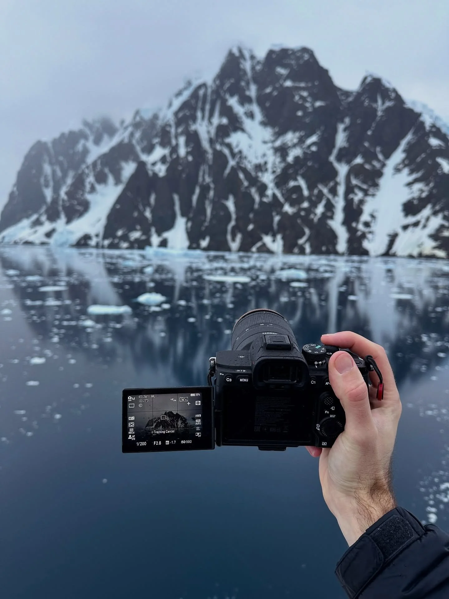 Crazy the places a camera can take you 🥶 

#antarctica #travelphotographer #antarctic